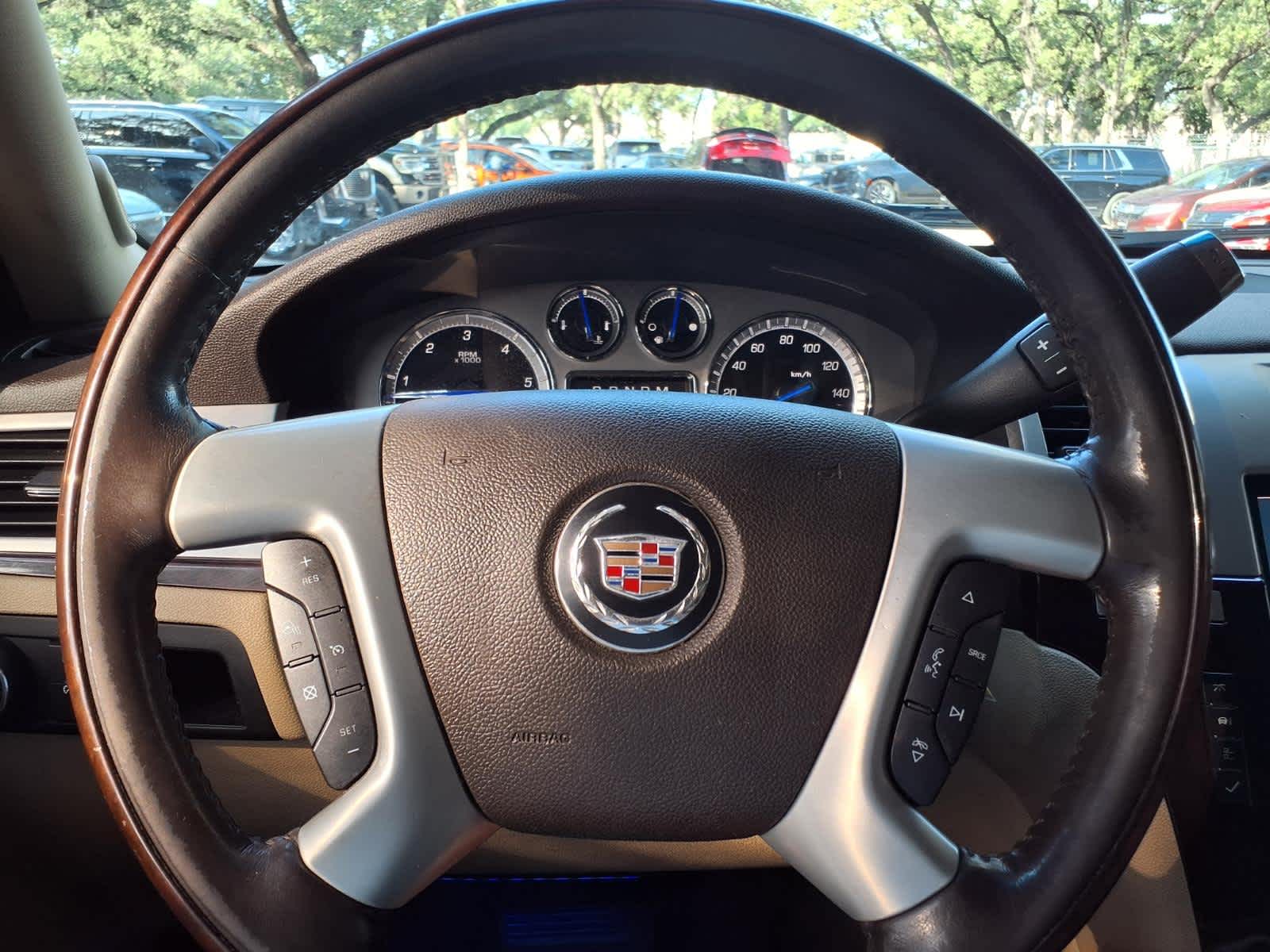 Used 2011 White Diamond Tricoat Cadillac Premium image 31