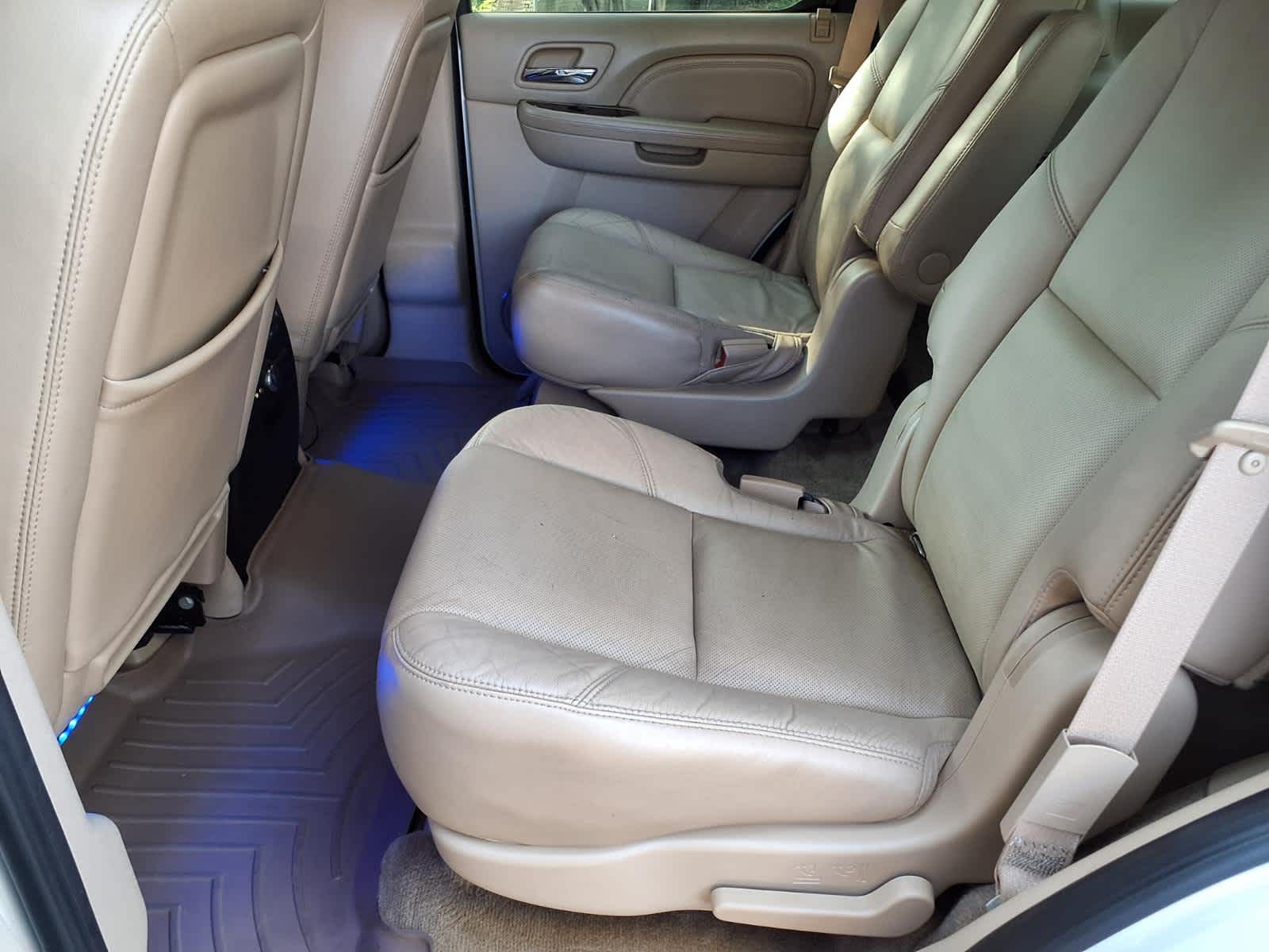 Used 2011 White Diamond Tricoat Cadillac Premium image 25