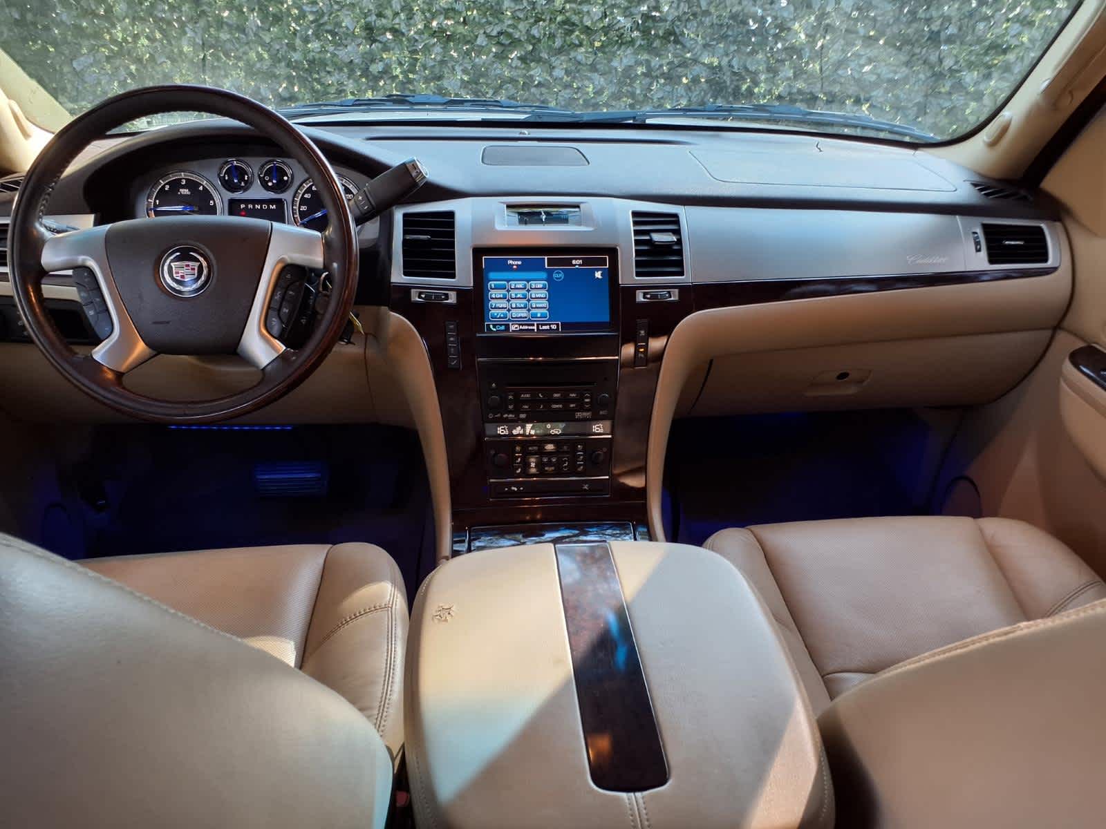 Used 2011 White Diamond Tricoat Cadillac Premium image 26