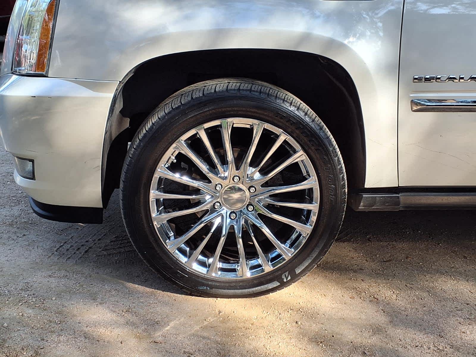 Used 2011 White Diamond Tricoat Cadillac Premium image 10
