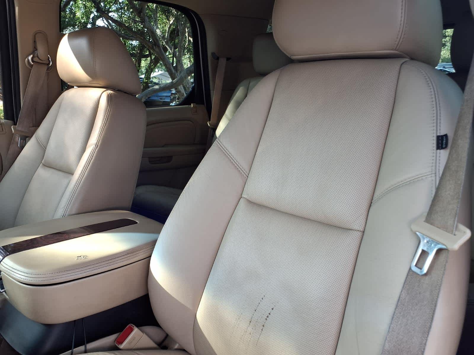Used 2011 White Diamond Tricoat Cadillac Premium image 15