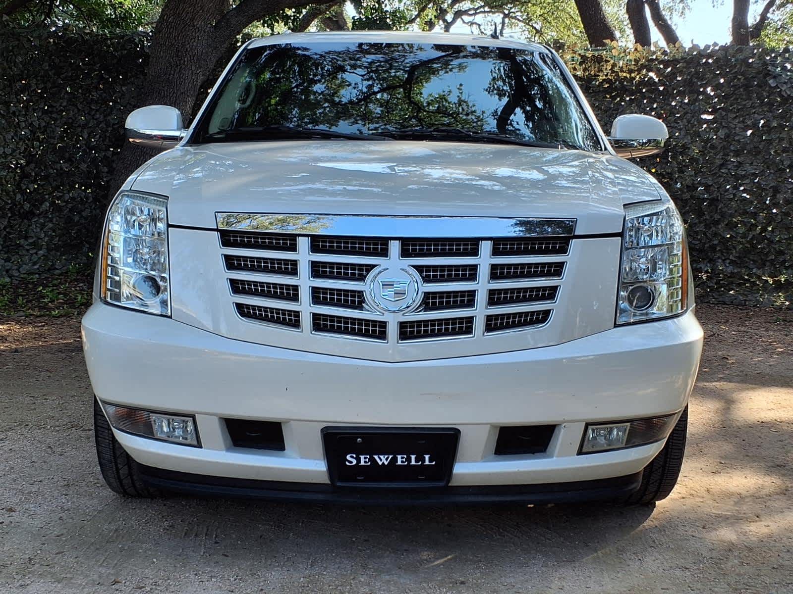 Used 2011 White Diamond Tricoat Cadillac Premium image 2