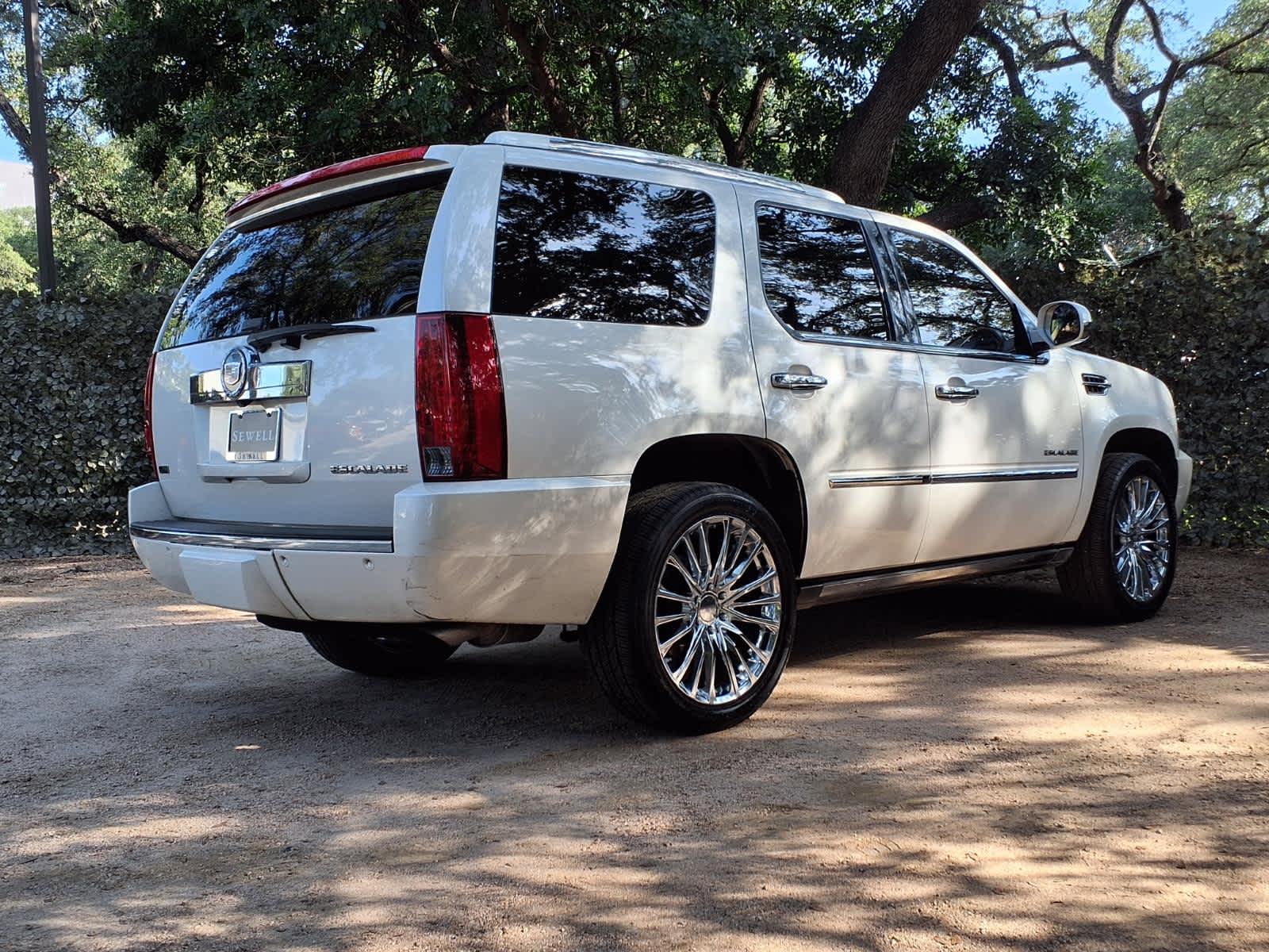 Used 2011 White Diamond Tricoat Cadillac Premium image 8