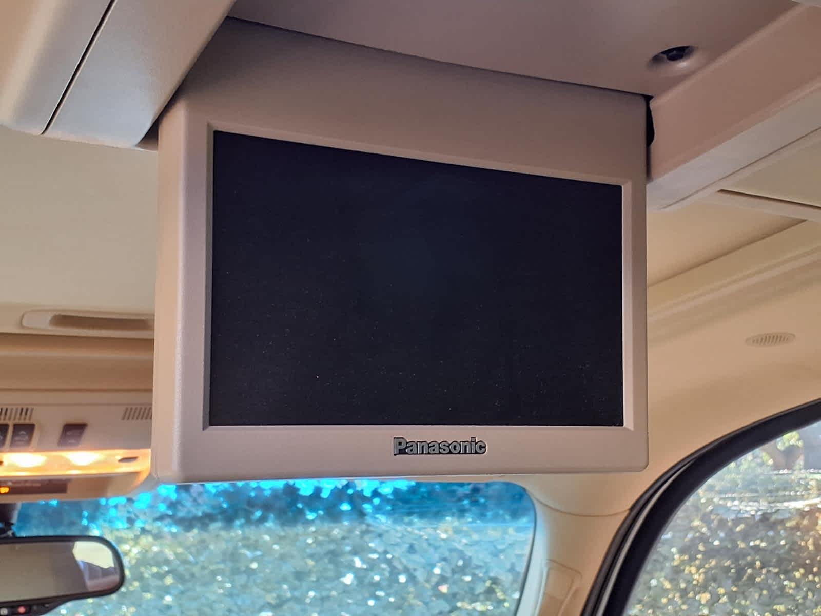 Used 2011 White Diamond Tricoat Cadillac Premium image 28