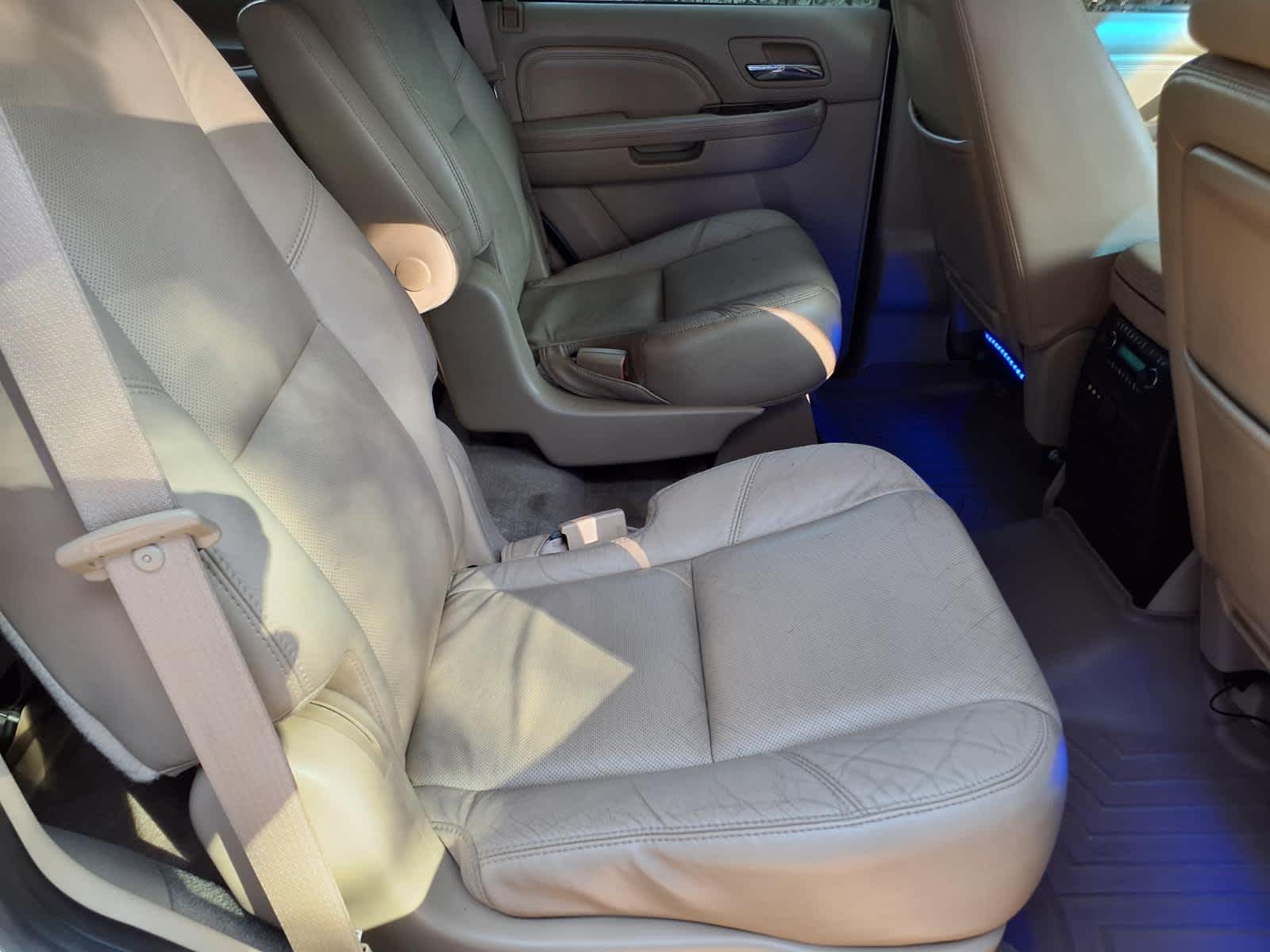 Used 2011 White Diamond Tricoat Cadillac Premium image 13