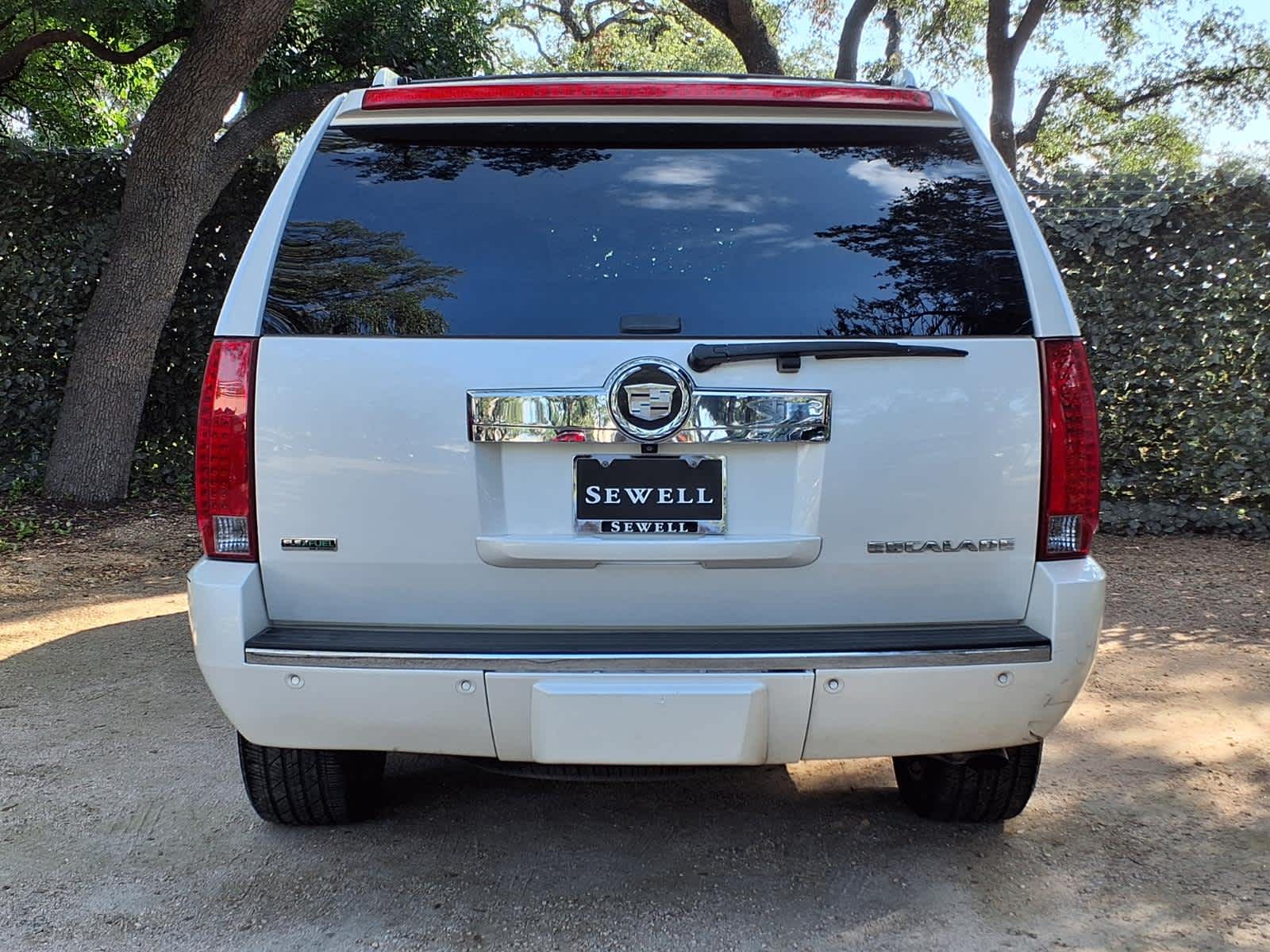 Used 2011 White Diamond Tricoat Cadillac Premium image 7