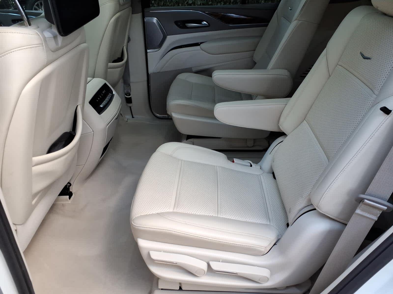 Used 2024 Crystal White Tricoat Cadillac Sport Platinum image 19
