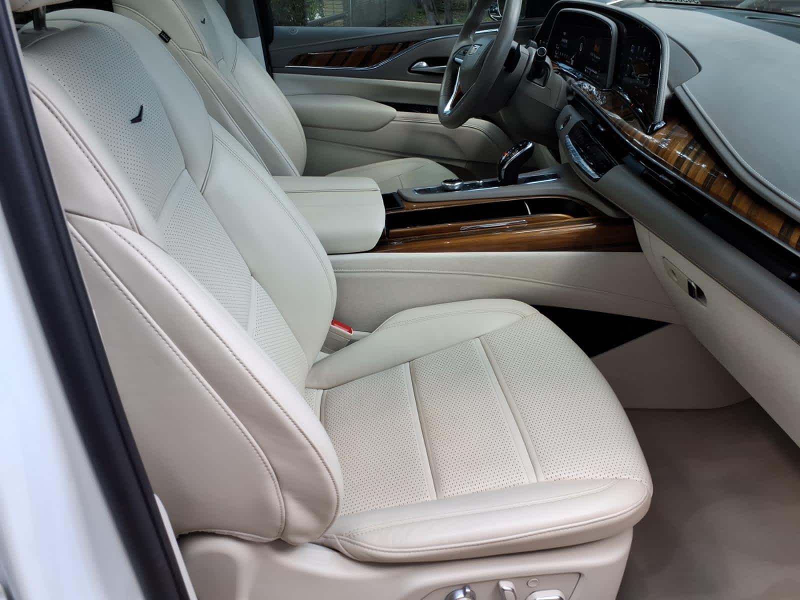 Used 2024 Crystal White Tricoat Cadillac Sport Platinum image 16