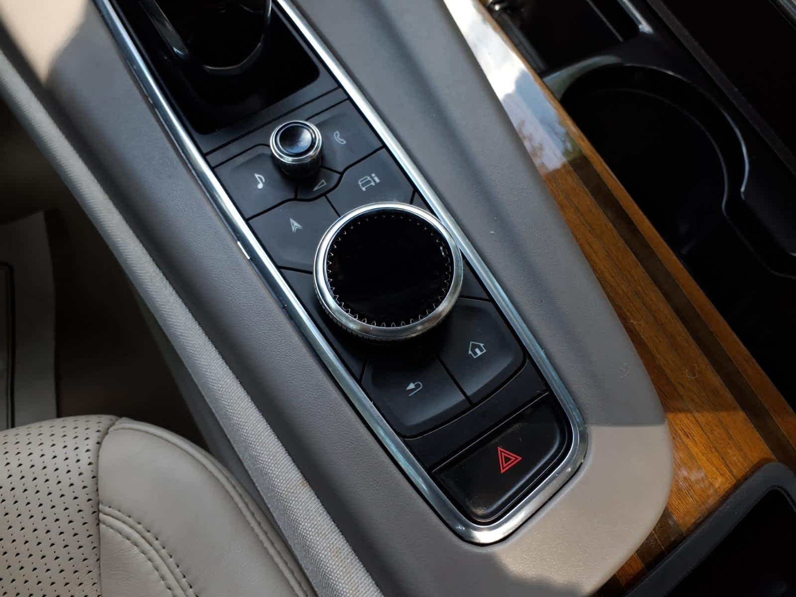 Used 2024 Crystal White Tricoat Cadillac Sport Platinum image 31