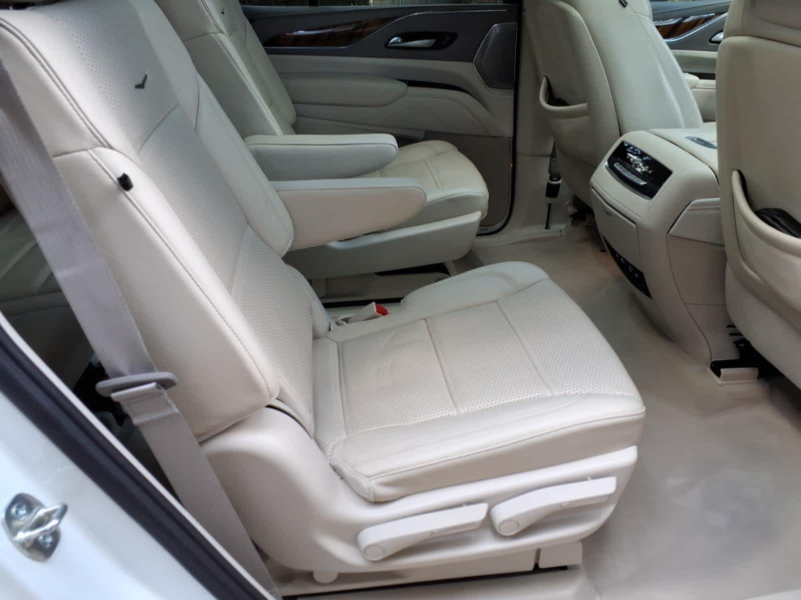 Used 2024 Crystal White Tricoat Cadillac Sport Platinum image 17