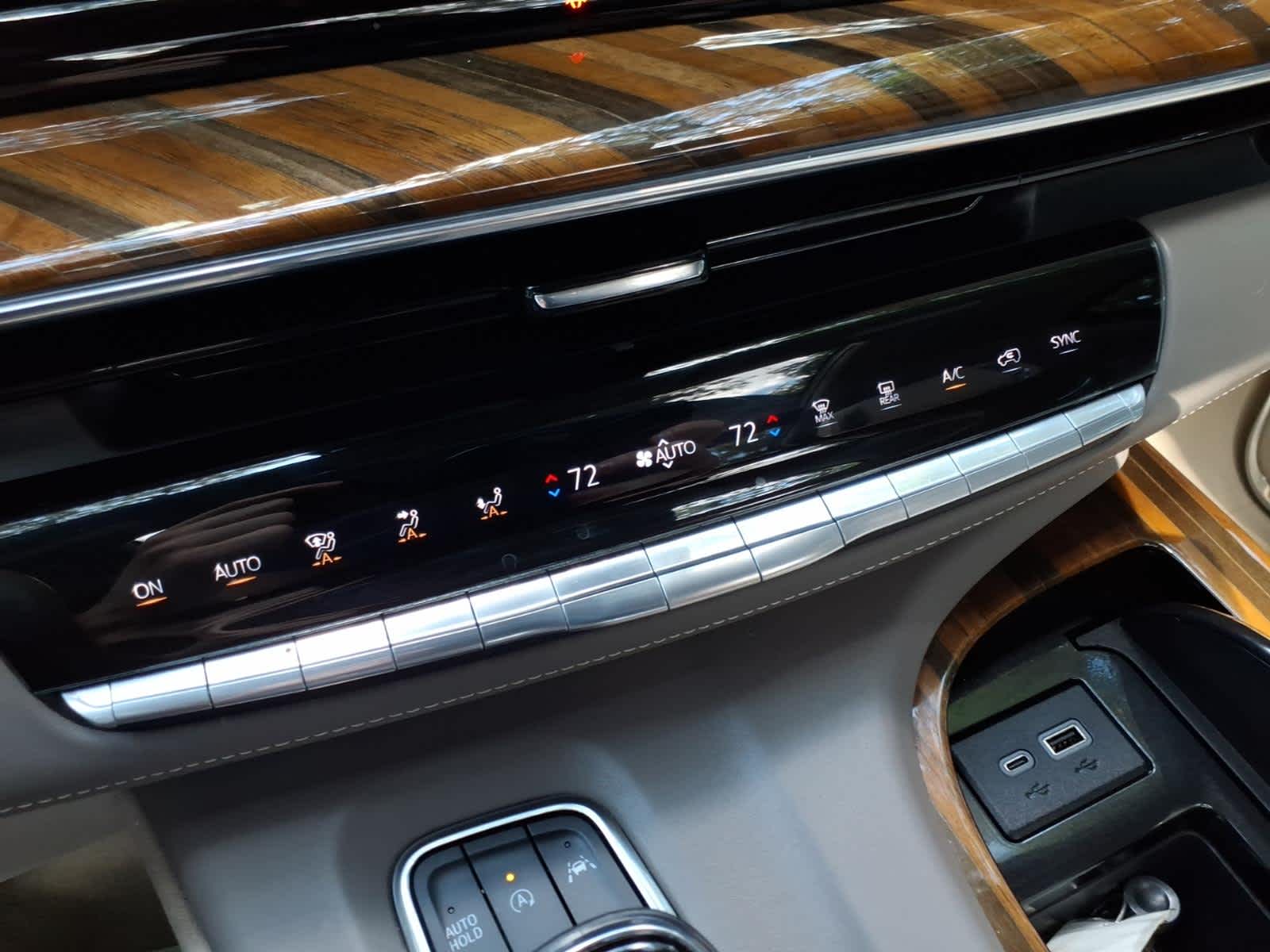 Used 2024 Crystal White Tricoat Cadillac Sport Platinum image 29