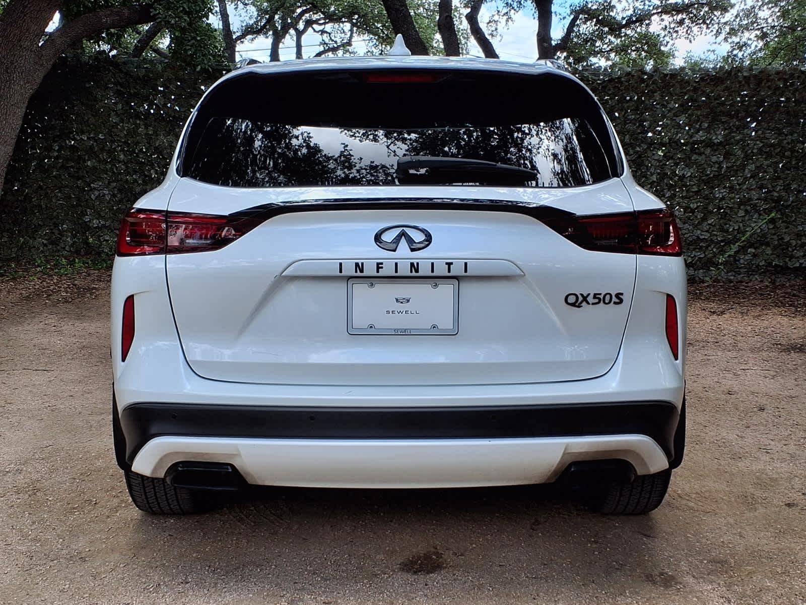 Used 2024  INFINITI SPORT image 7