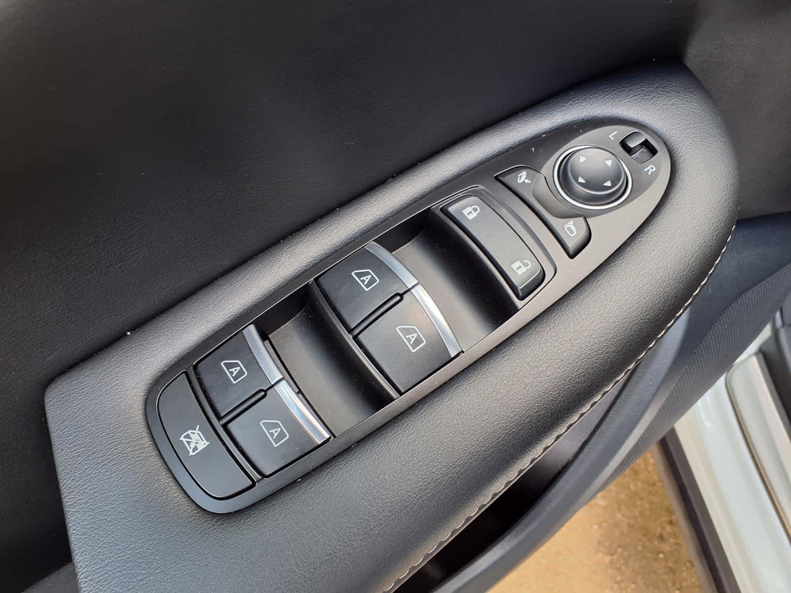 Used 2024  INFINITI SPORT image 15