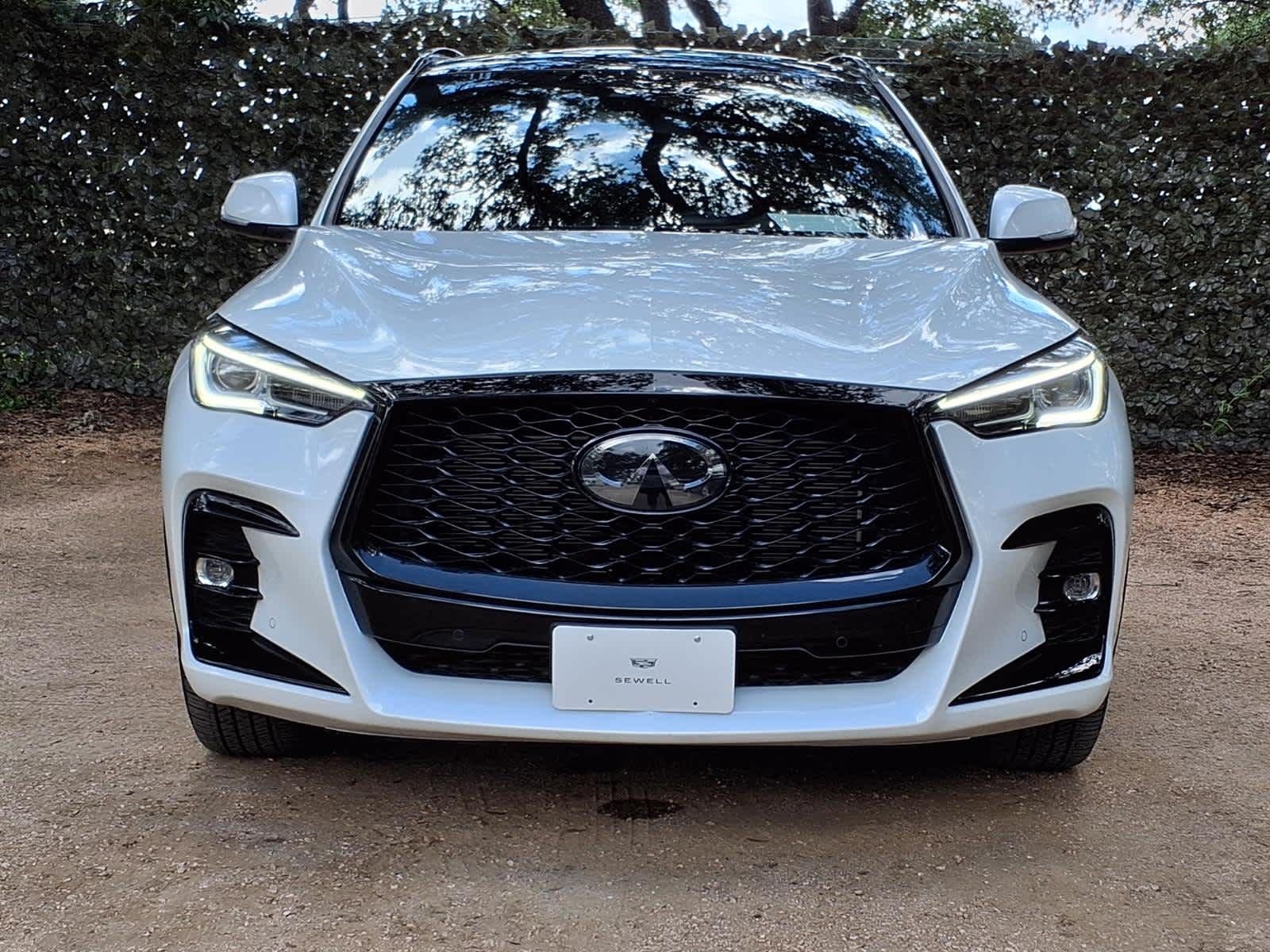 Used 2024  INFINITI SPORT image 2