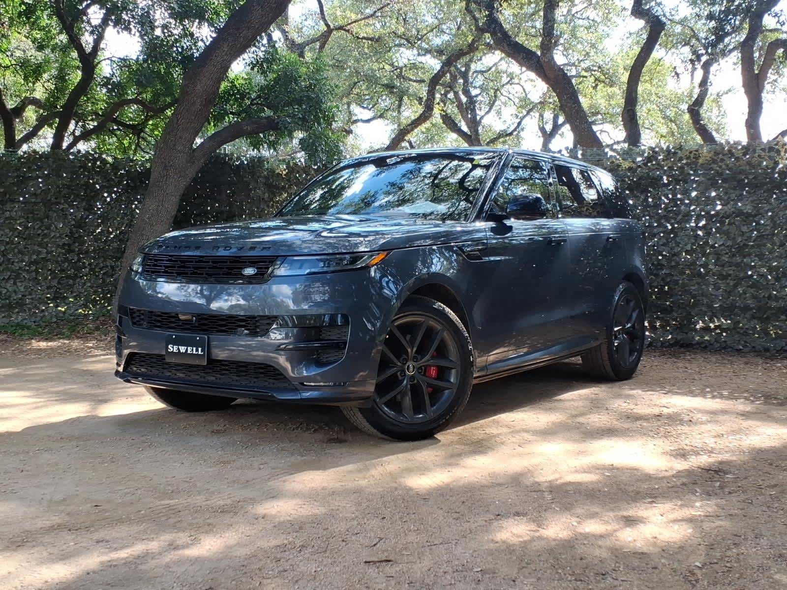 Used 2024  Land Rover Dynamic SE image 5