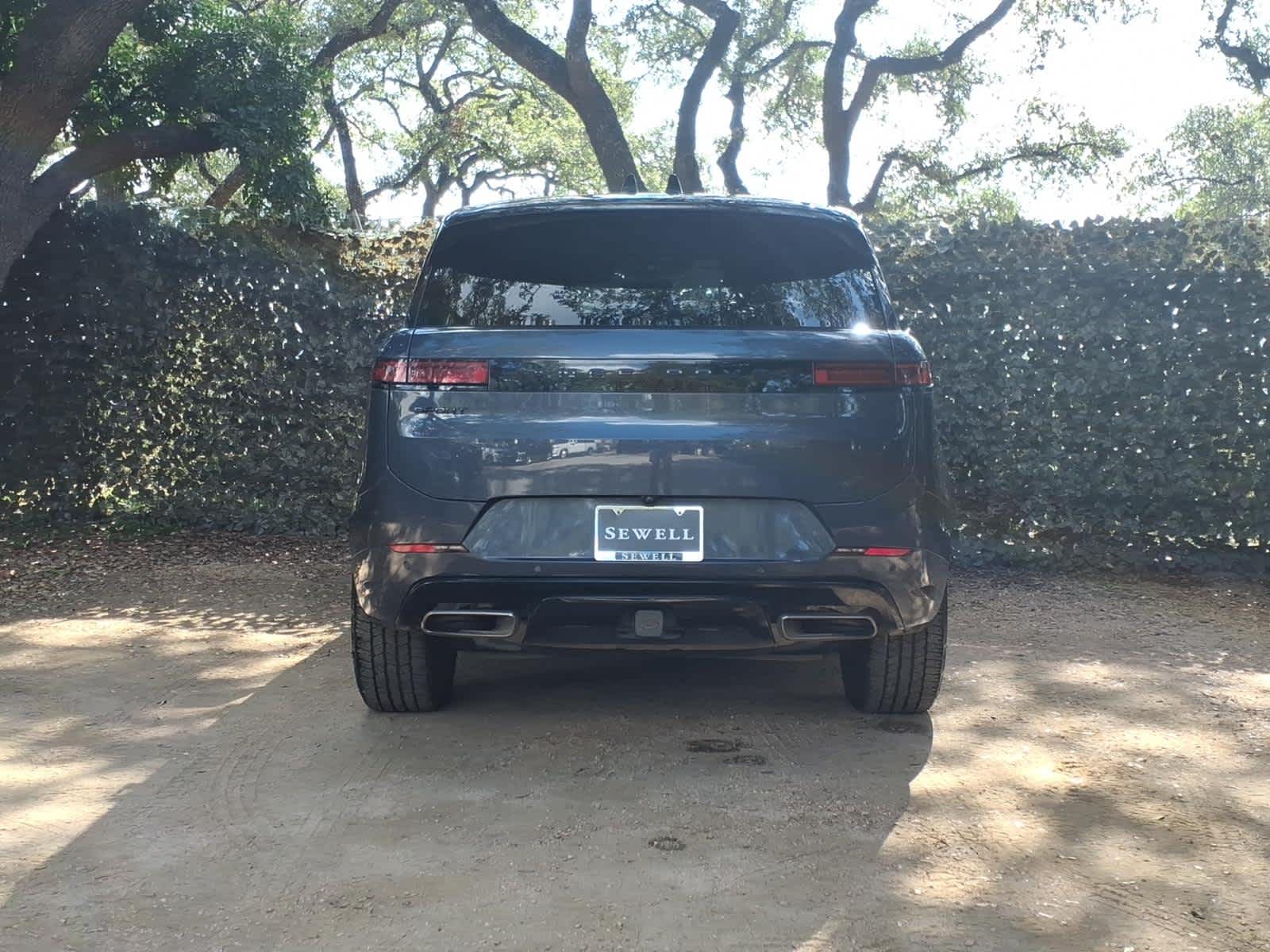 Used 2024  Land Rover Dynamic SE image 3