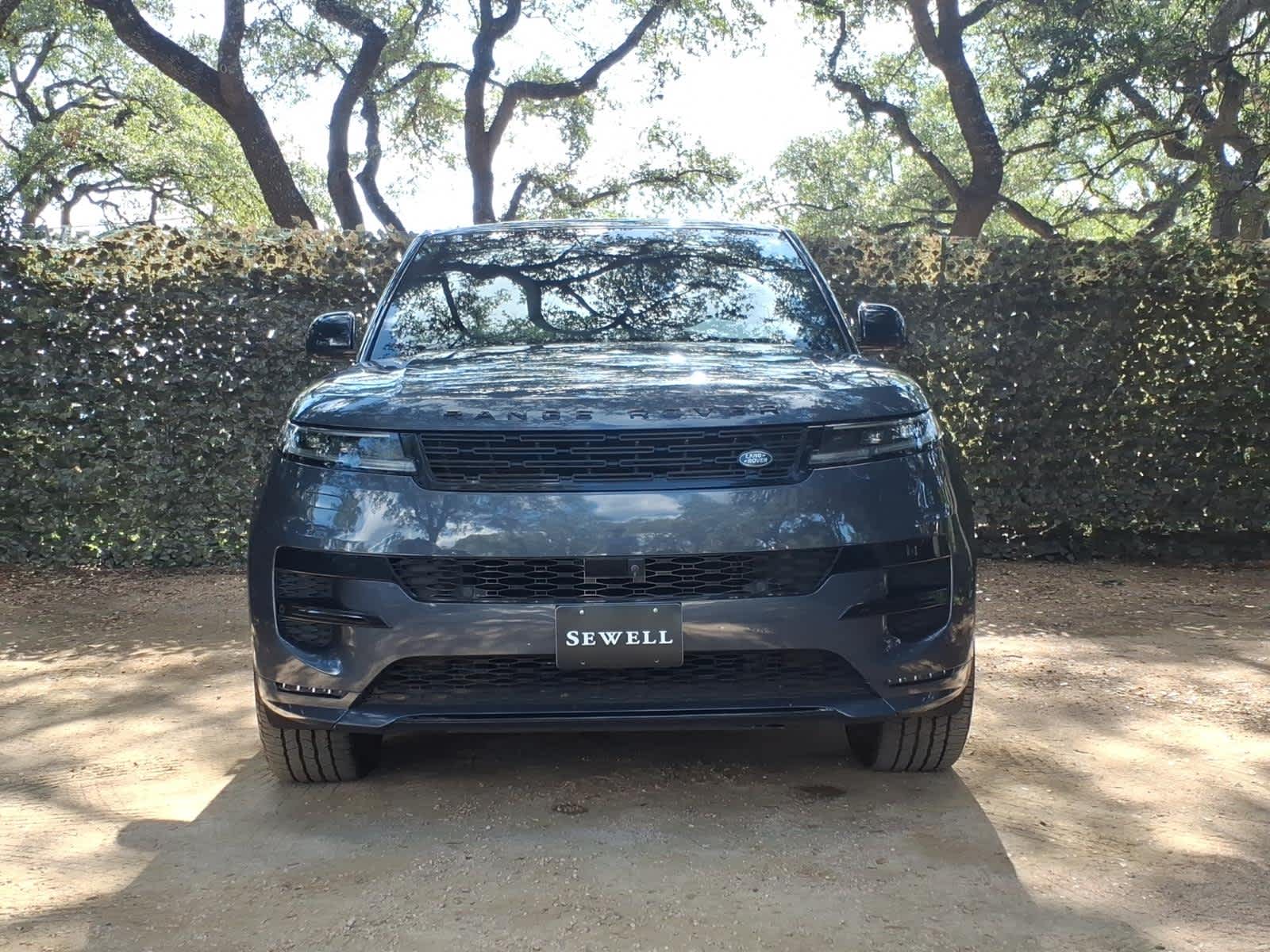 Used 2024  Land Rover Dynamic SE image 7