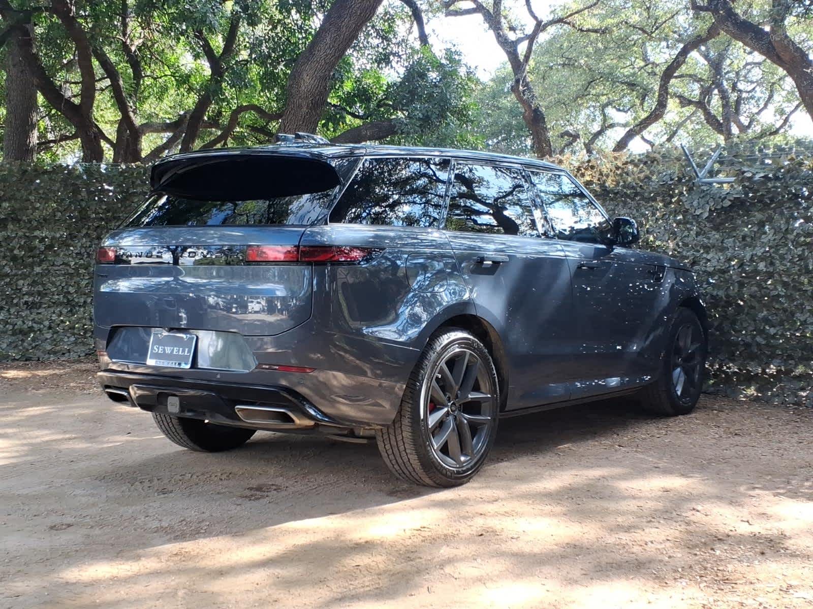 Used 2024  Land Rover Dynamic SE image 10