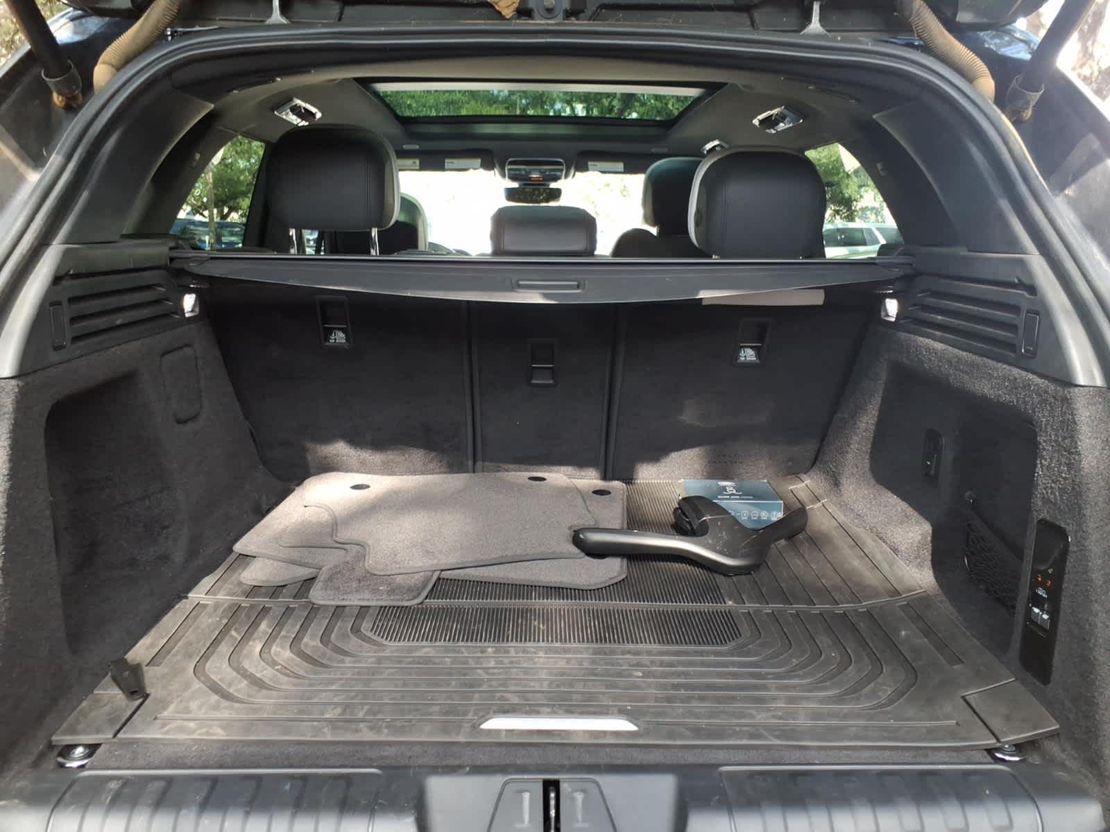 Used 2024  Land Rover Dynamic SE image 29