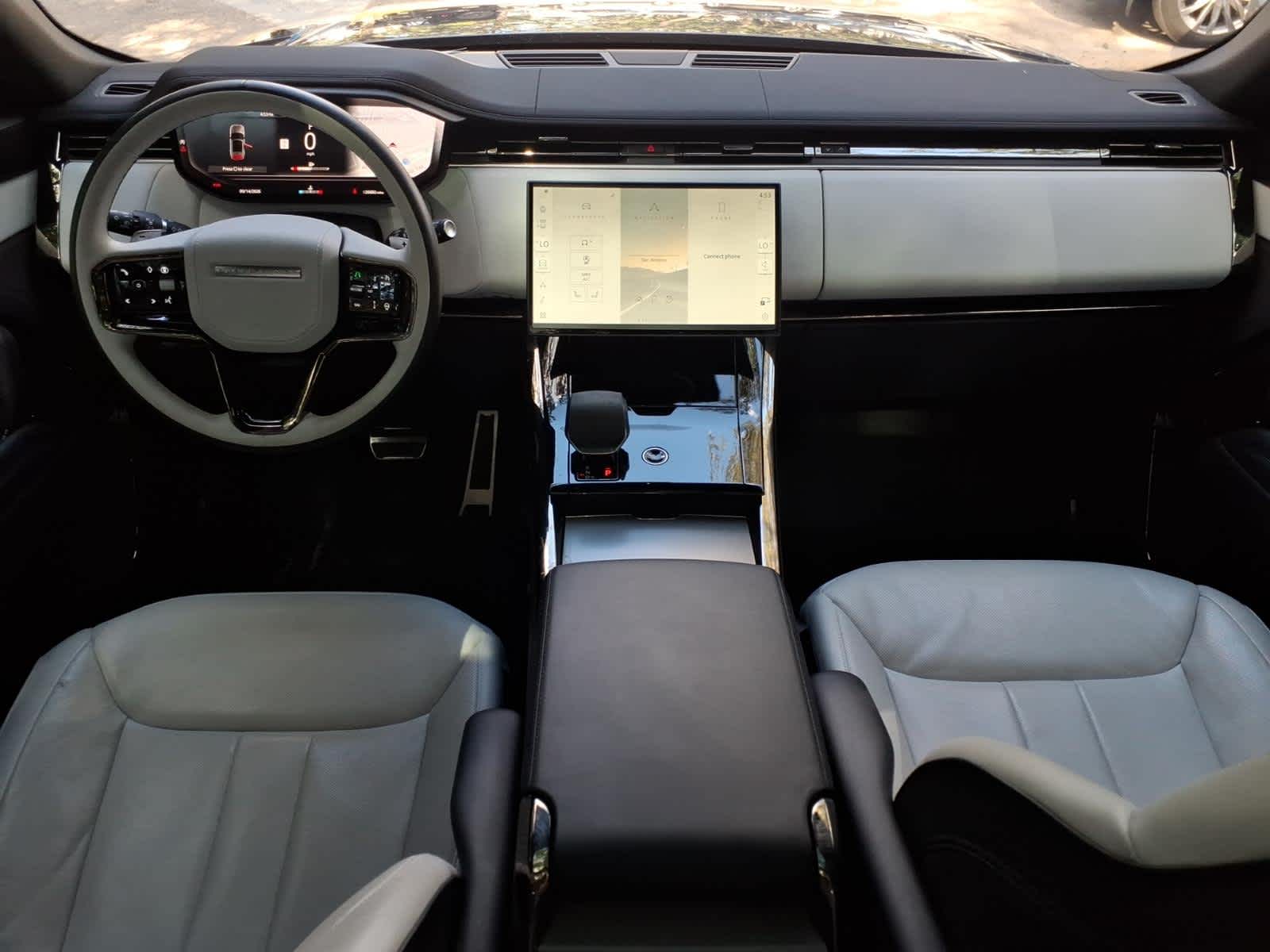 Used 2024  Land Rover Dynamic SE image 24