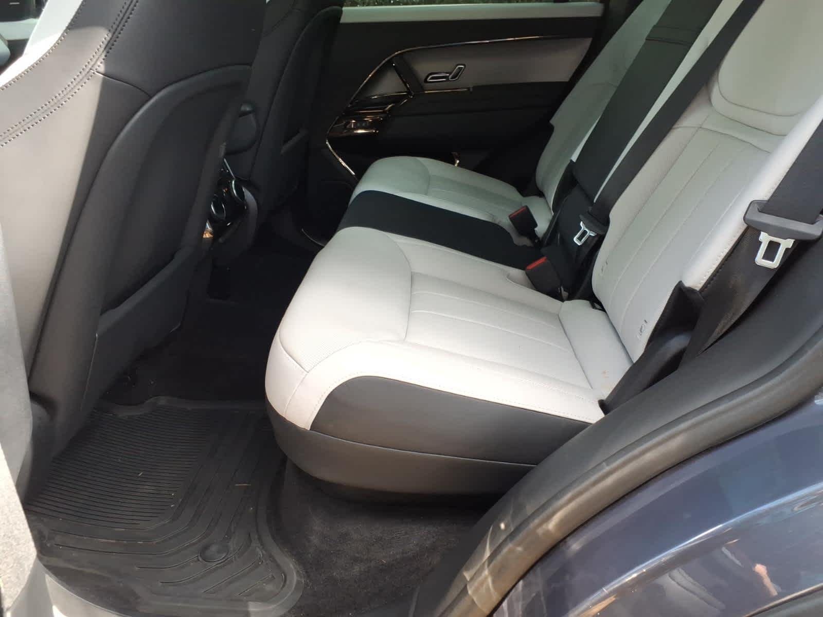 Used 2024  Land Rover Dynamic SE image 11