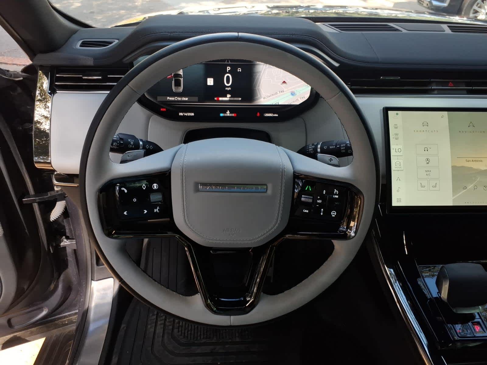 Used 2024  Land Rover Dynamic SE image 28