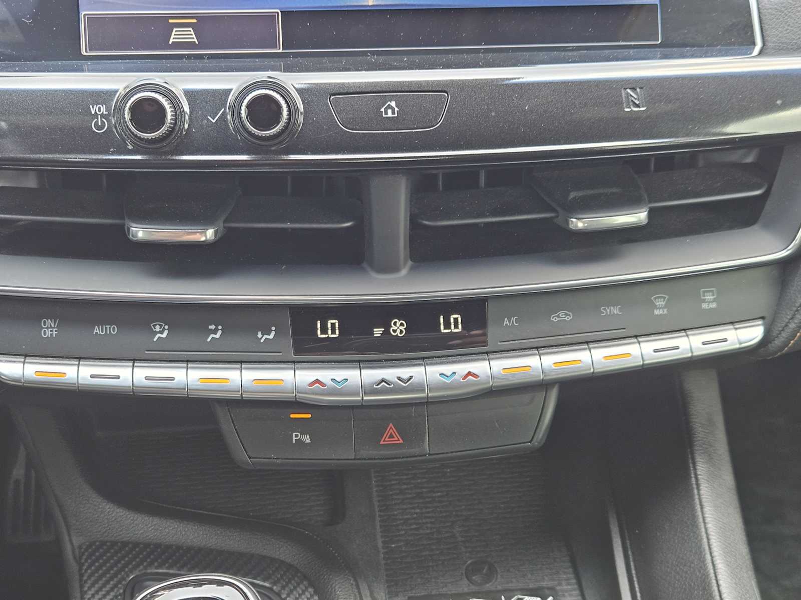 Used 2021 Wave Metallic Cadillac Sport image 18
