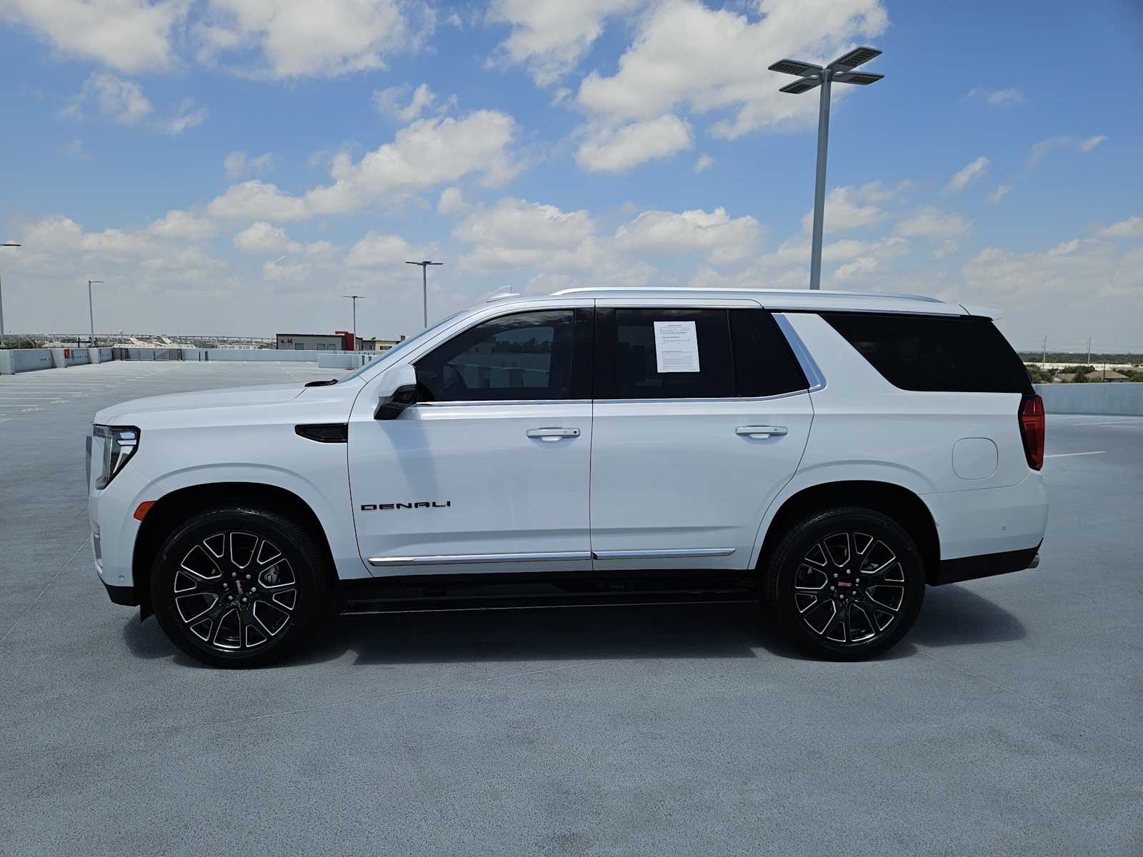 Used 2023 White Frost Tricoat GMC Denali image 4