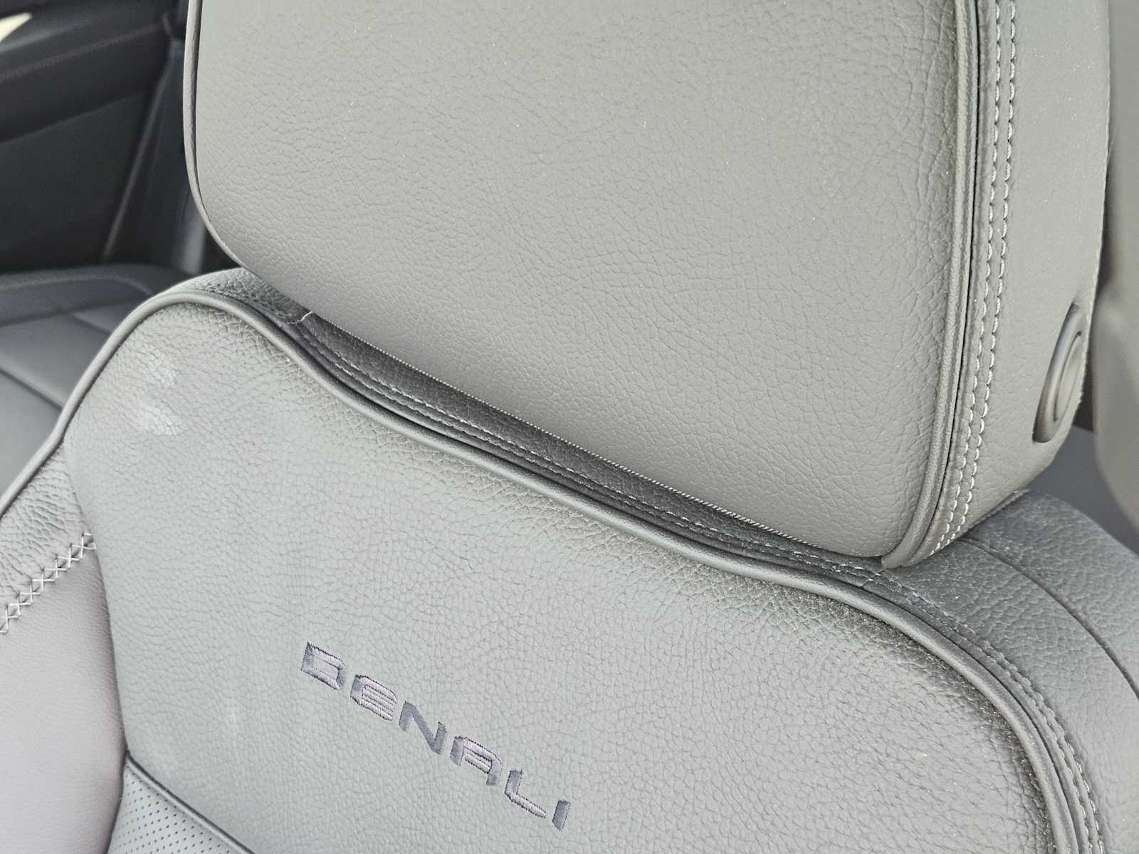 Used 2023 White Frost Tricoat GMC Denali image 14