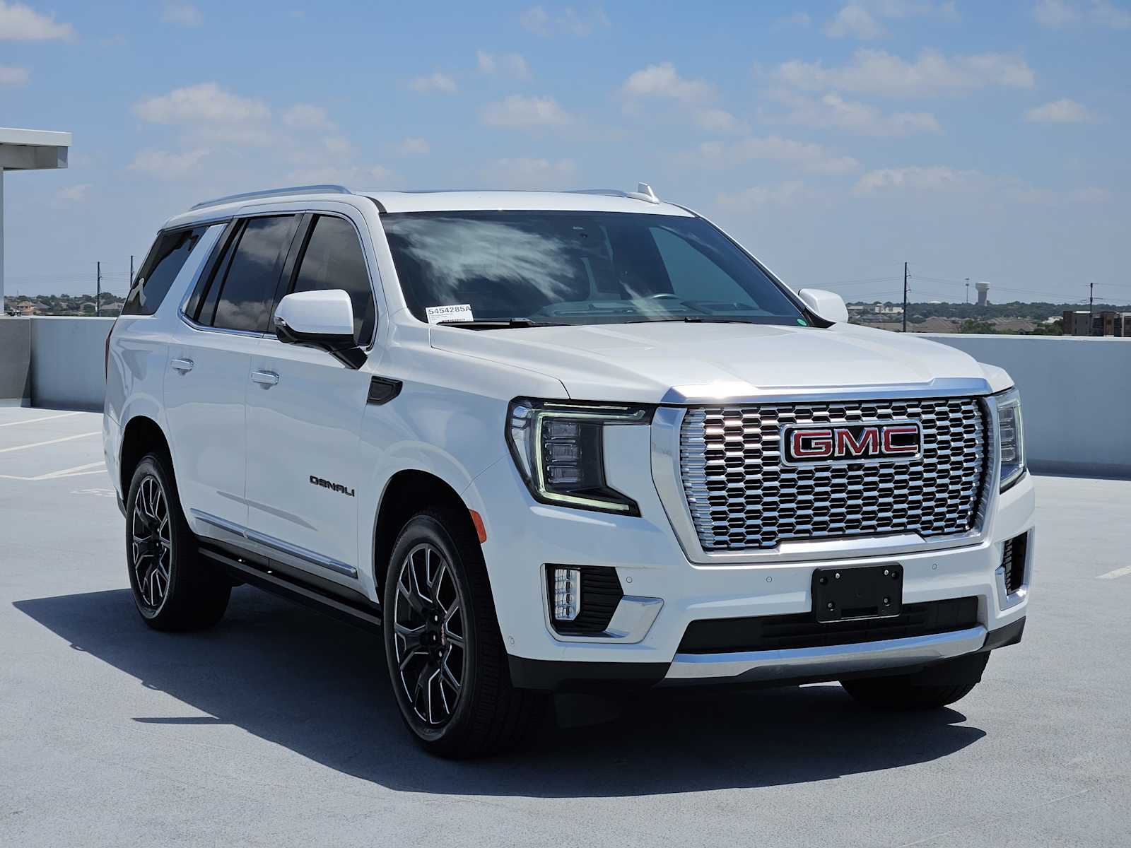 Used 2023 White Frost Tricoat GMC Denali image 3