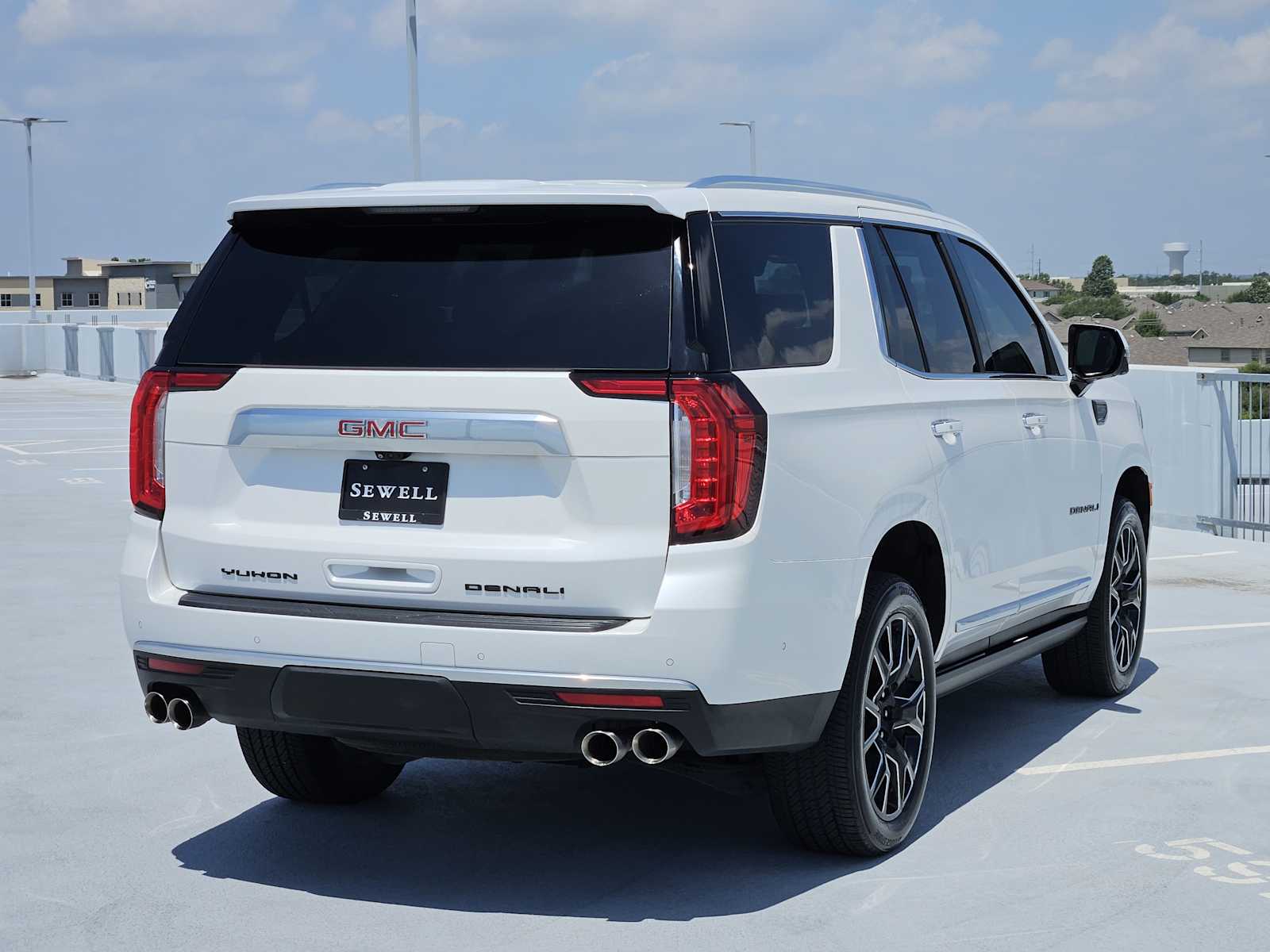 Used 2023 White Frost Tricoat GMC Denali image 5