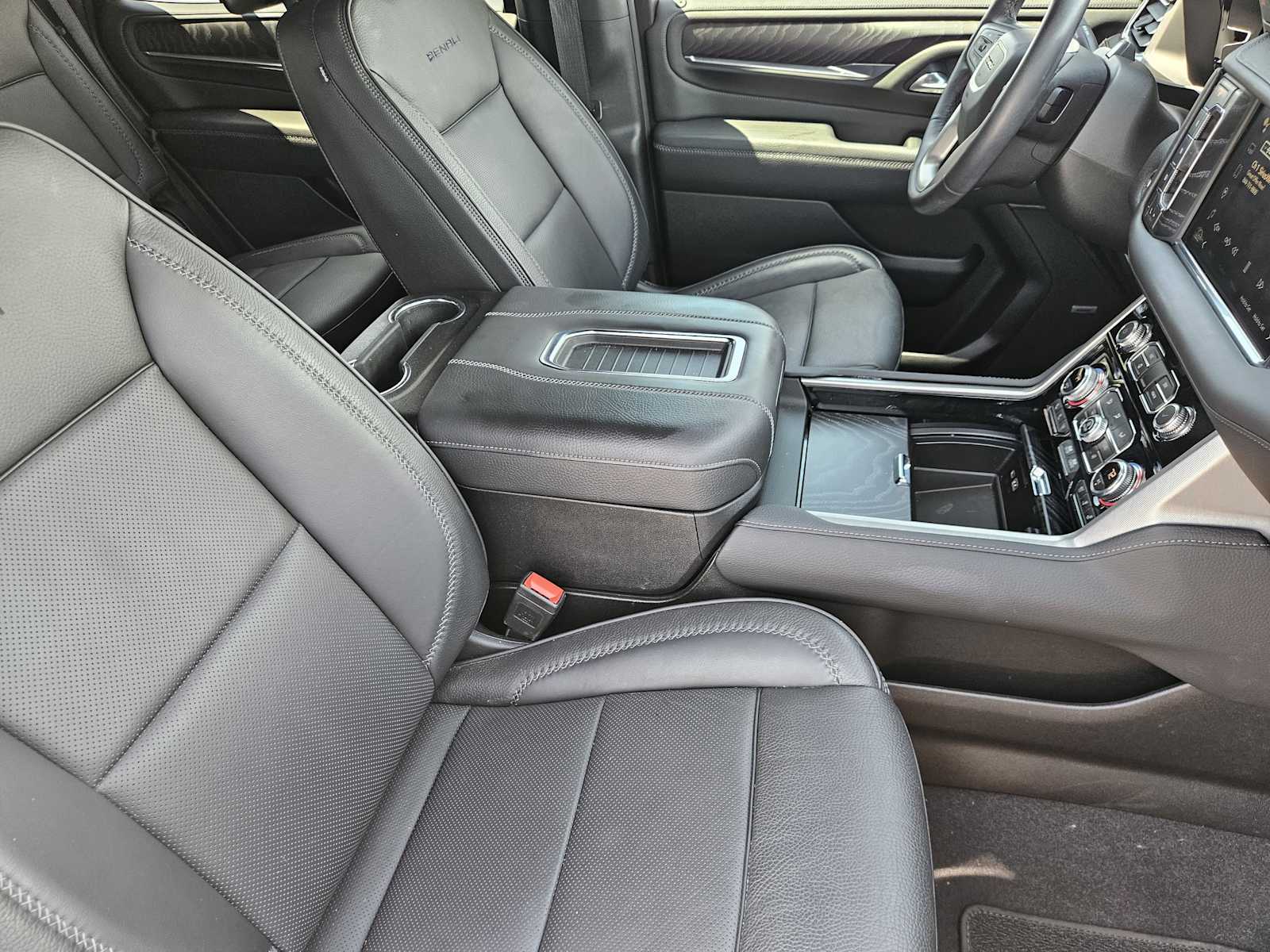 Used 2023 White Frost Tricoat GMC Denali image 13