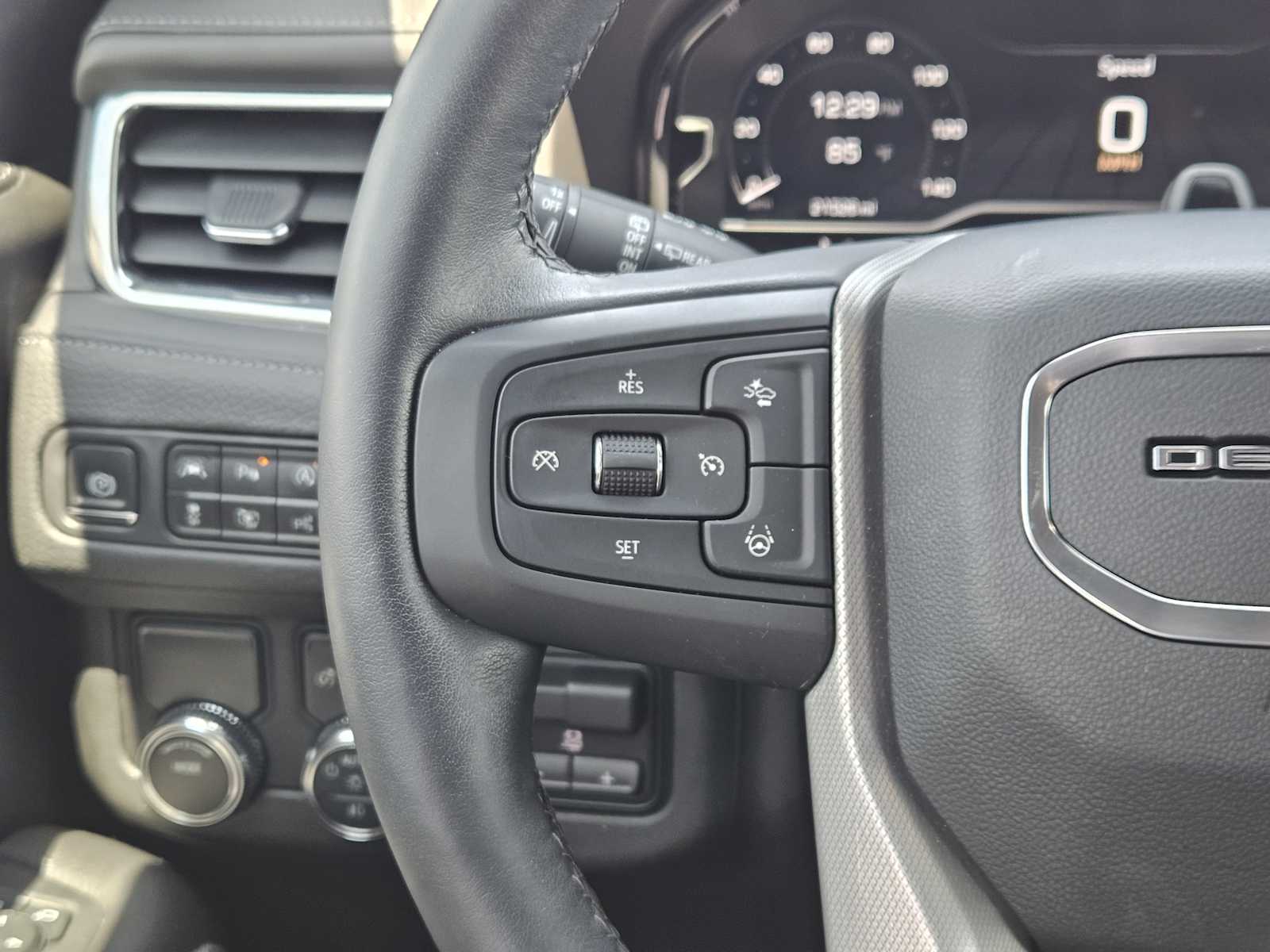 Used 2023 White Frost Tricoat GMC Denali image 27