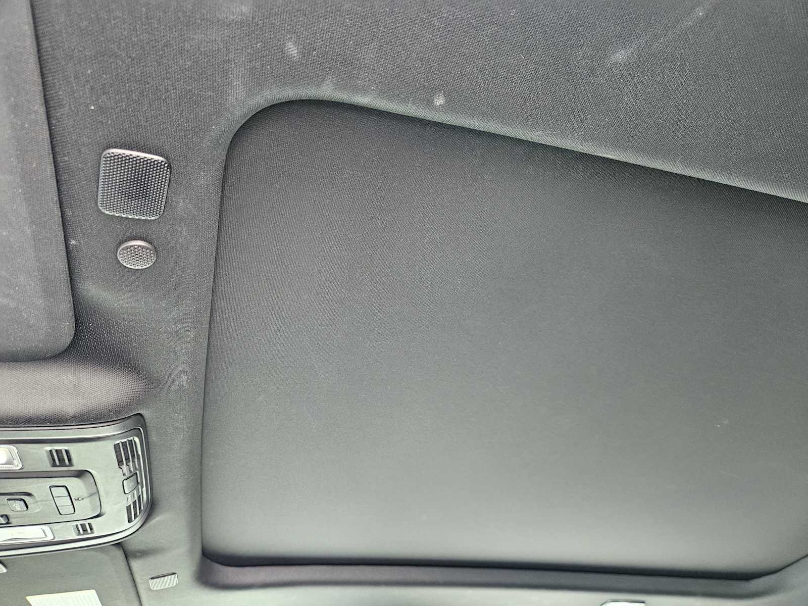 Used 2023 White Frost Tricoat GMC Denali image 24