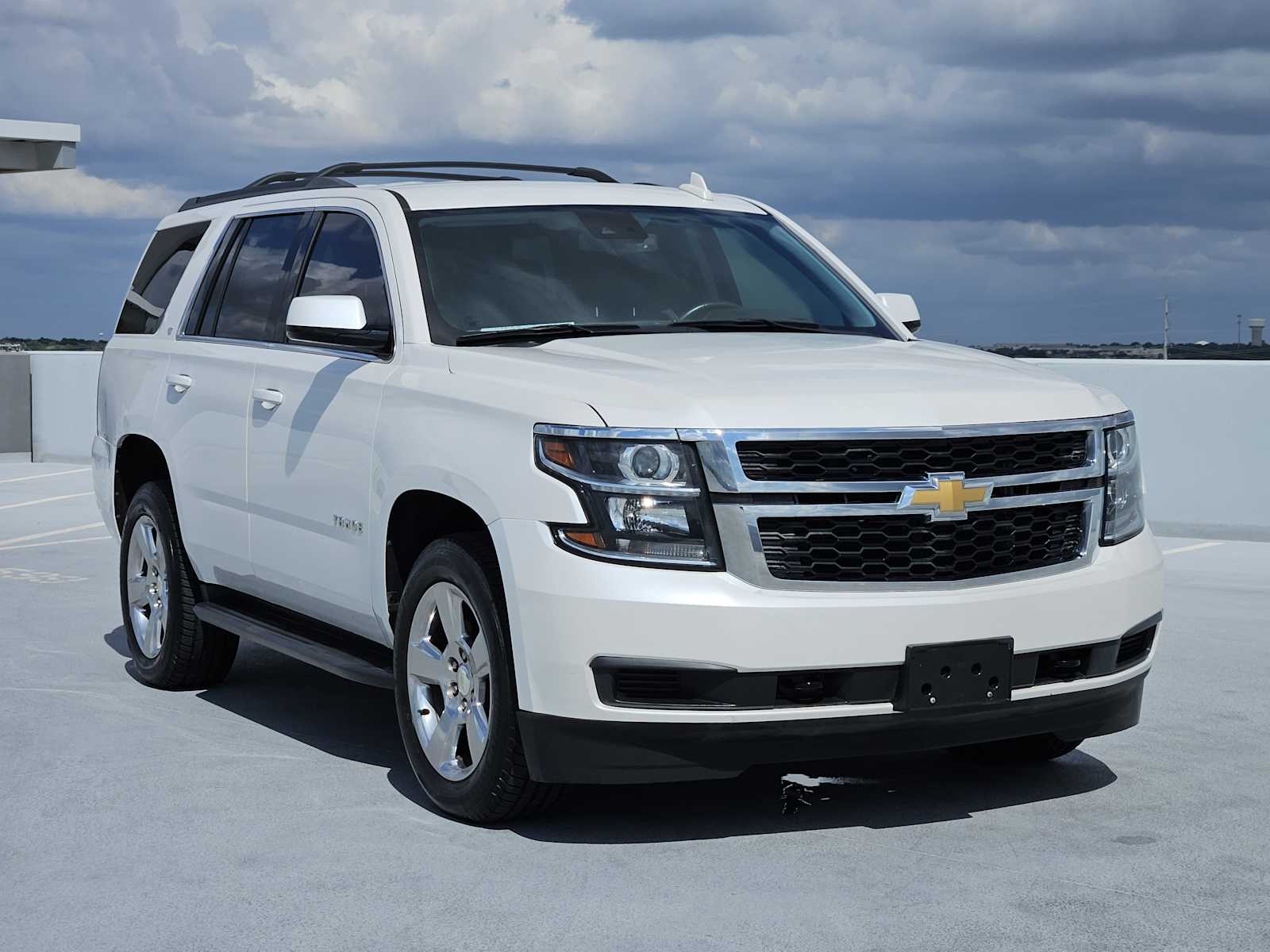 Used 2018 Iridescent Pearl Tricoat Chevrolet LT image 3