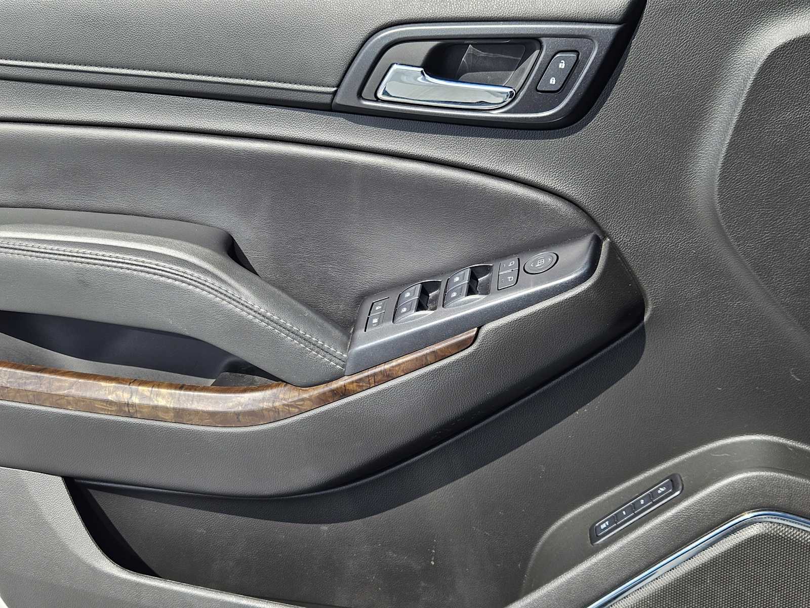 Used 2018 Iridescent Pearl Tricoat Chevrolet LT image 22