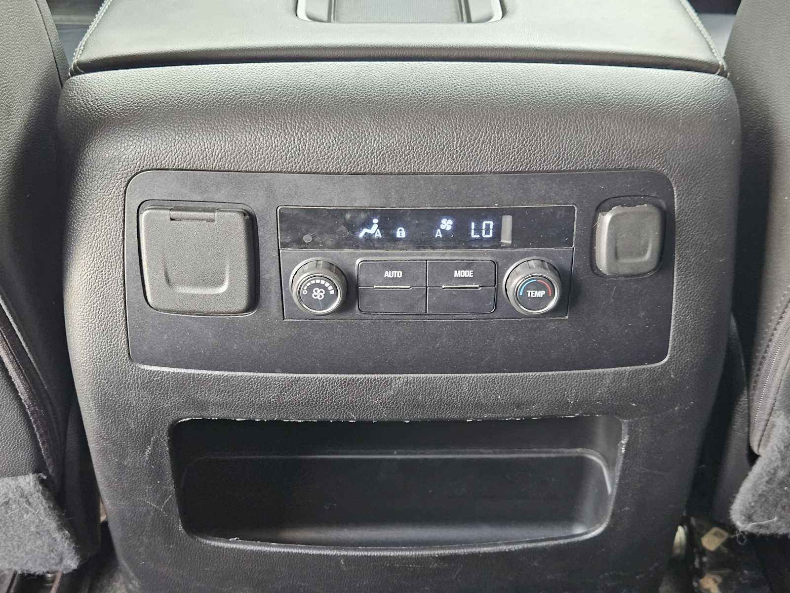 Used 2018 Iridescent Pearl Tricoat Chevrolet LT image 29