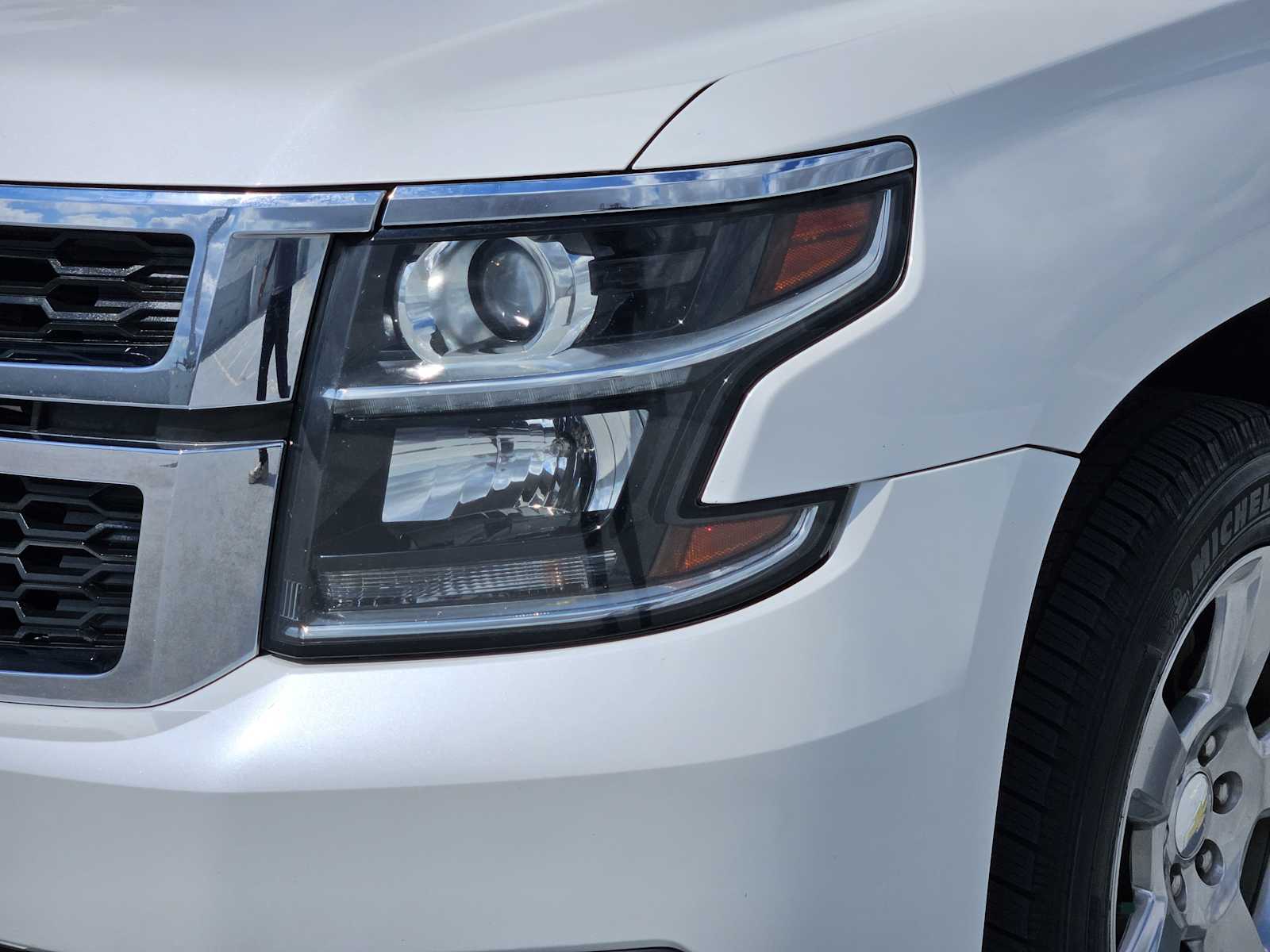 Used 2018 Iridescent Pearl Tricoat Chevrolet LT image 8