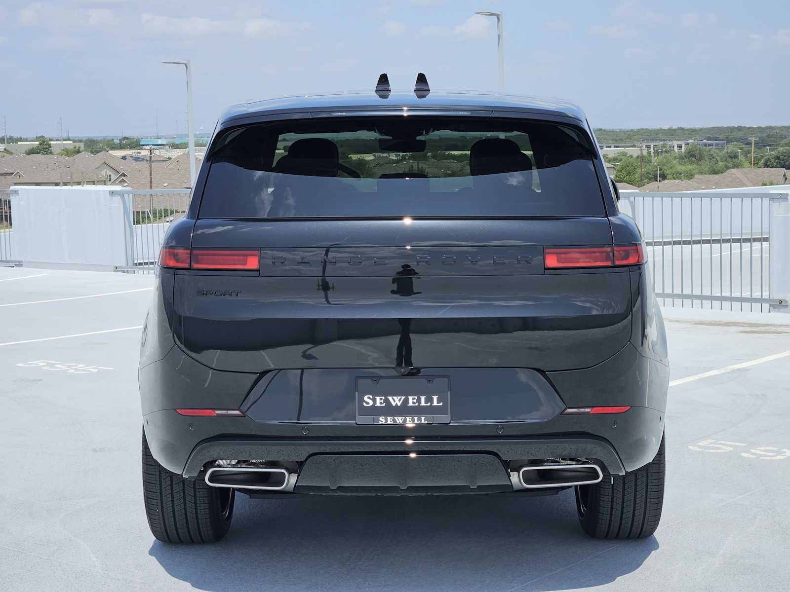 New 2026 SANTORINI BLACK Land Rover Dynamic SE image 6