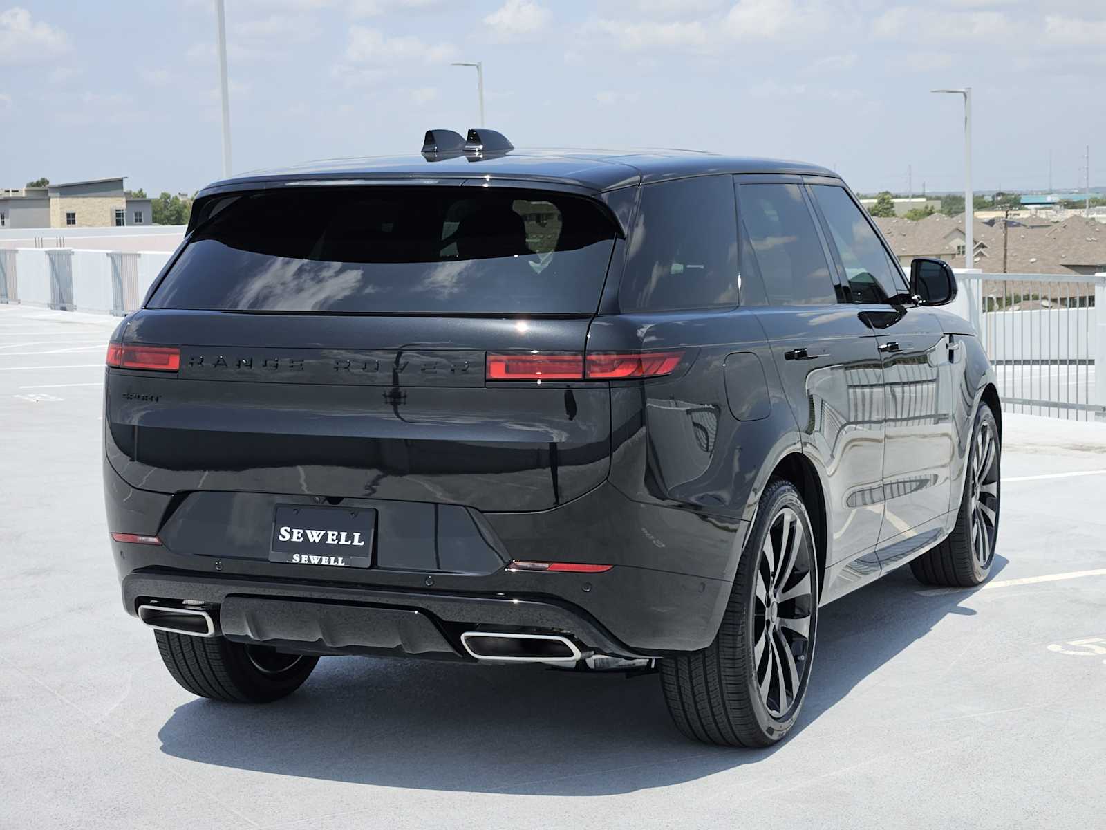 New 2026 SANTORINI BLACK Land Rover Dynamic SE image 5