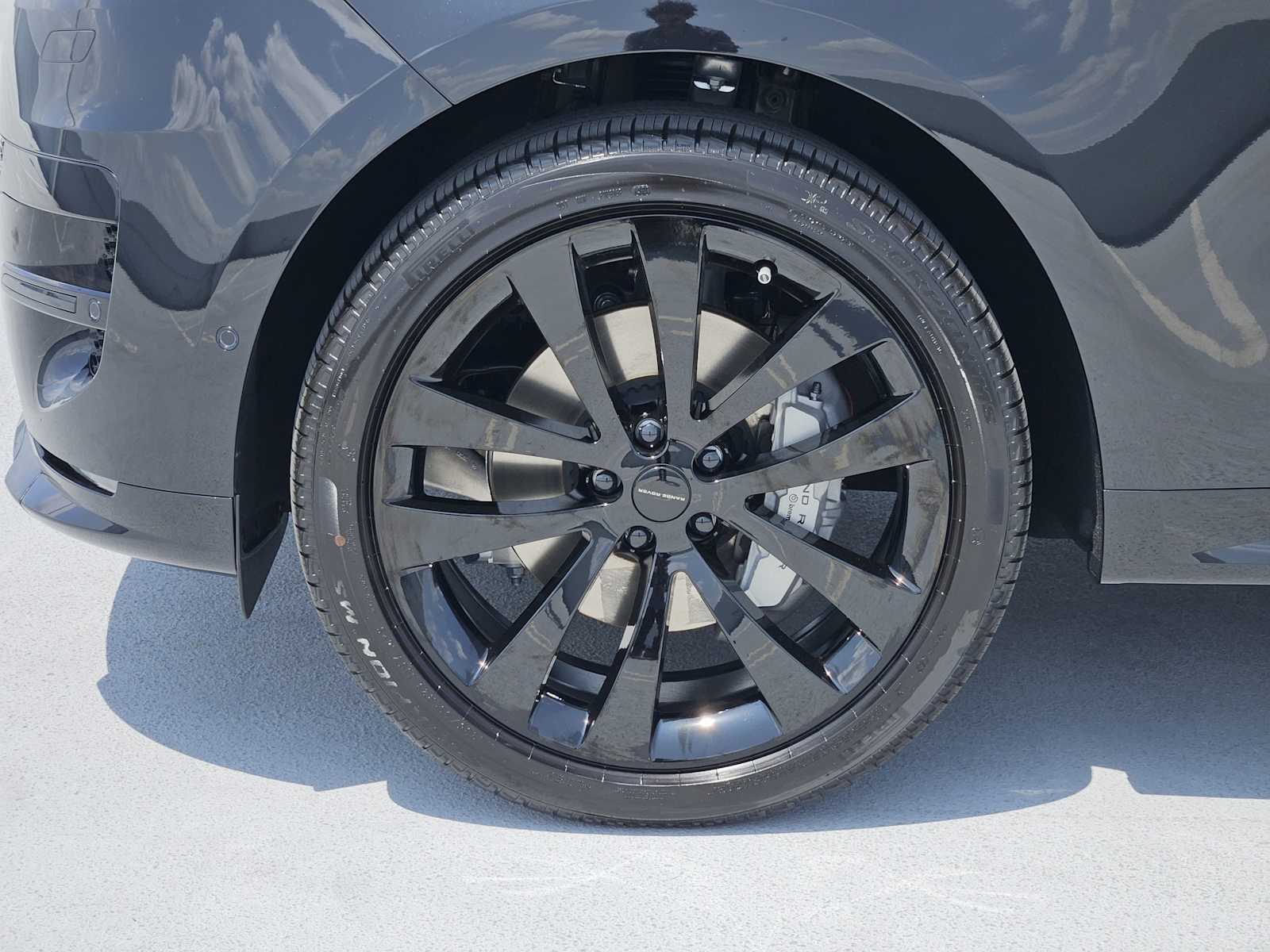 New 2026 SANTORINI BLACK Land Rover Dynamic SE image 10