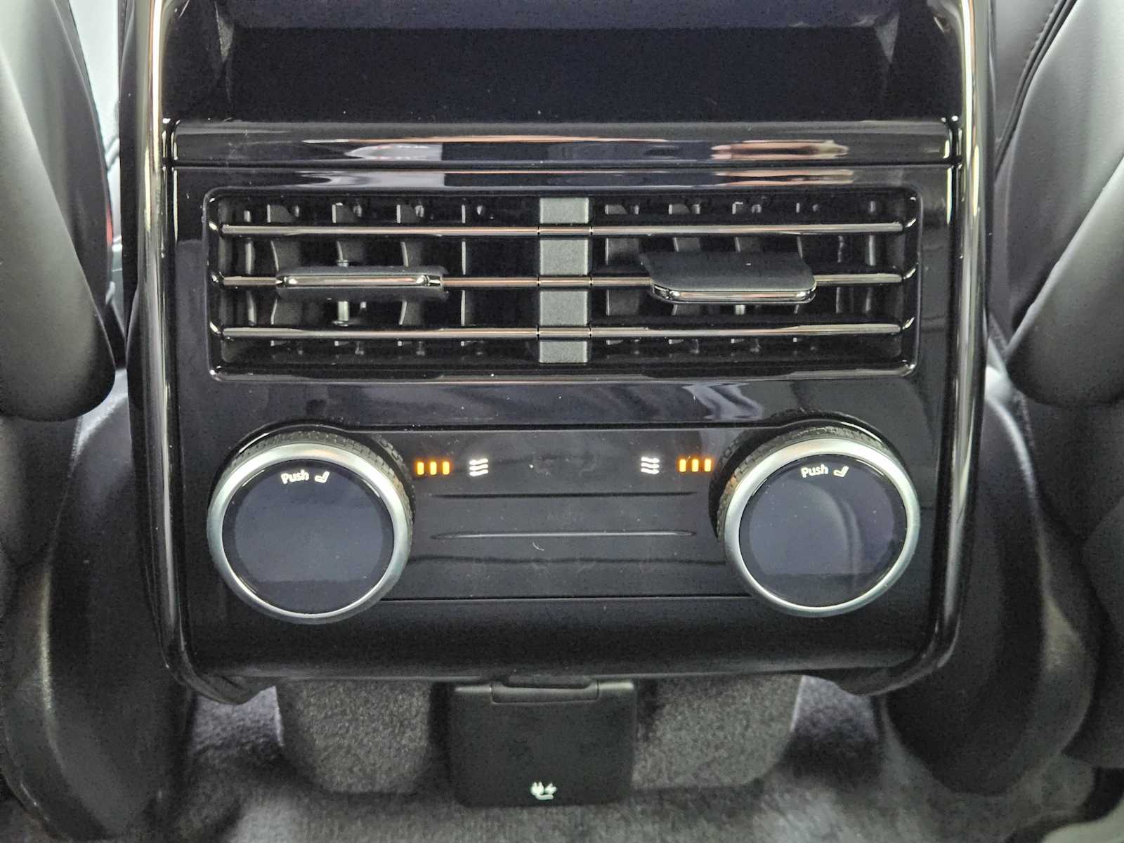 New 2026 SANTORINI BLACK Land Rover Dynamic SE image 29