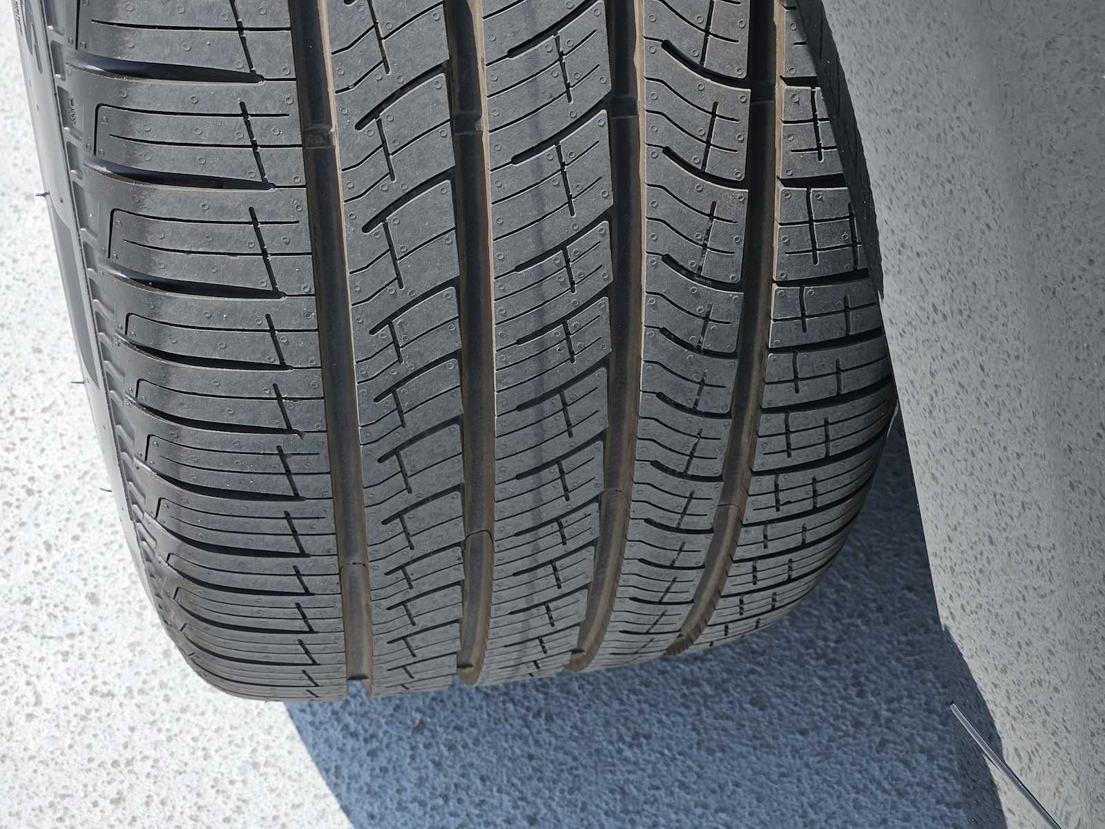 New 2026 SANTORINI BLACK Land Rover Dynamic SE image 11
