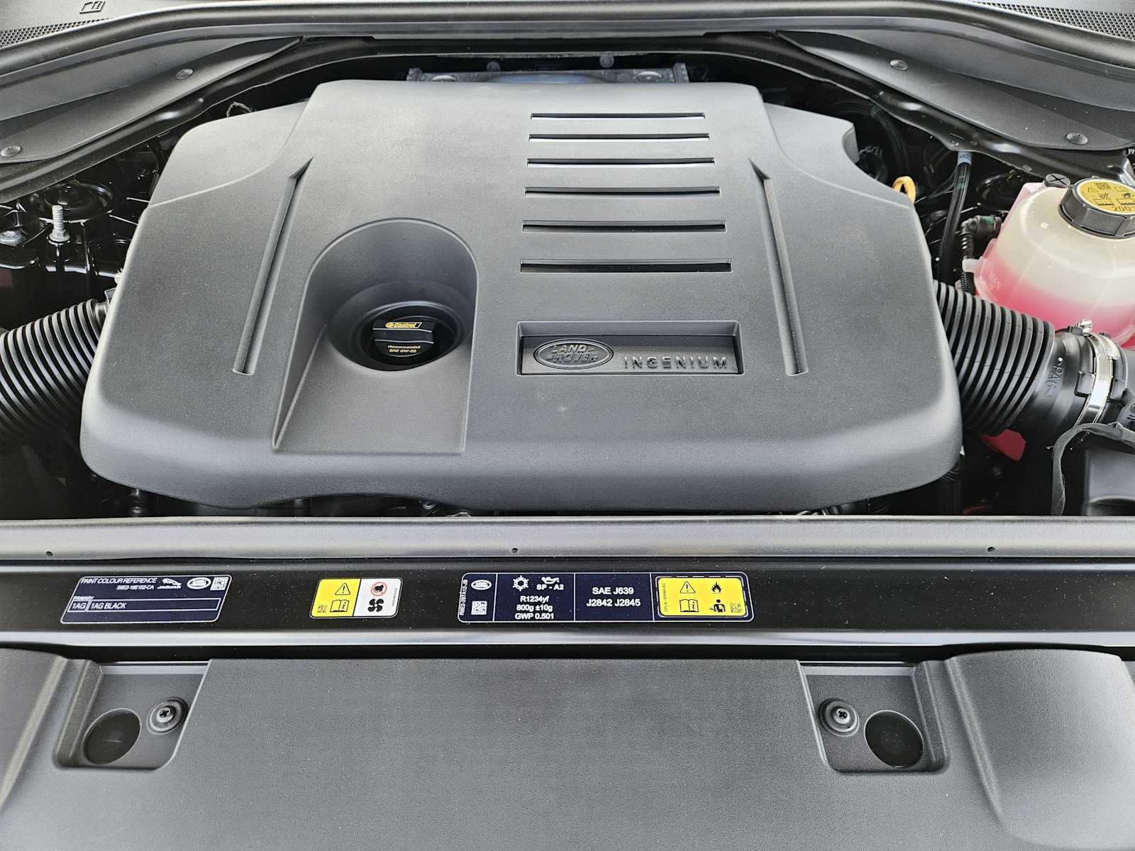 New 2026 SANTORINI BLACK Land Rover Dynamic SE image 30