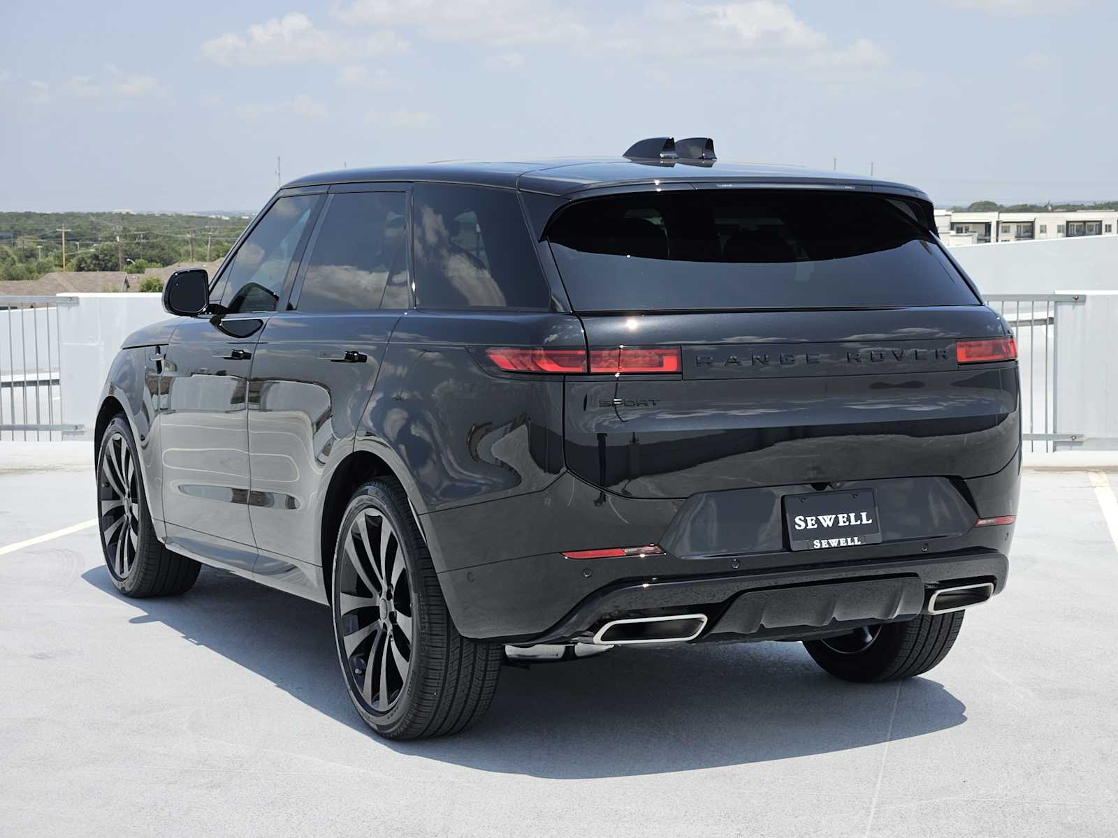 New 2026 SANTORINI BLACK Land Rover Dynamic SE image 7