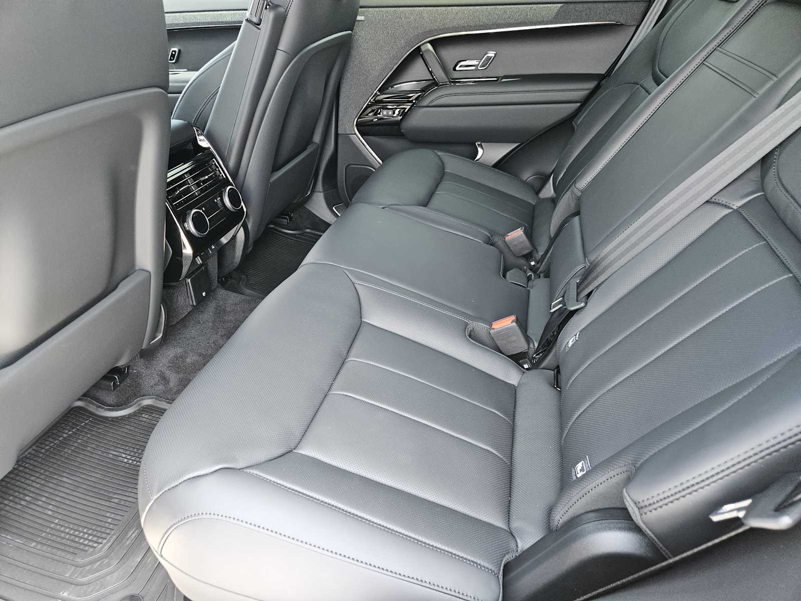 New 2026 SANTORINI BLACK Land Rover Dynamic SE image 28