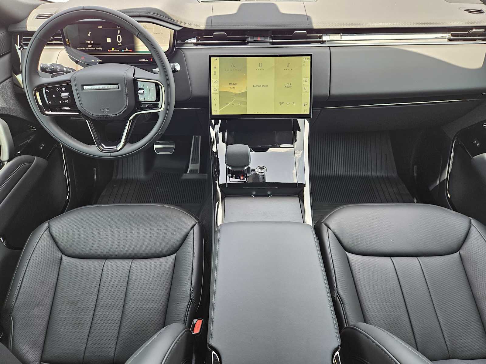 New 2026 SANTORINI BLACK Land Rover Dynamic SE image 24