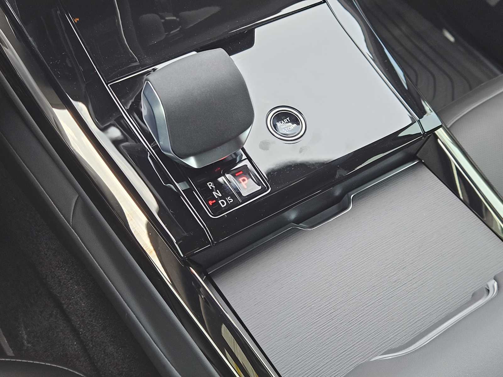 New 2026 SANTORINI BLACK Land Rover Dynamic SE image 18