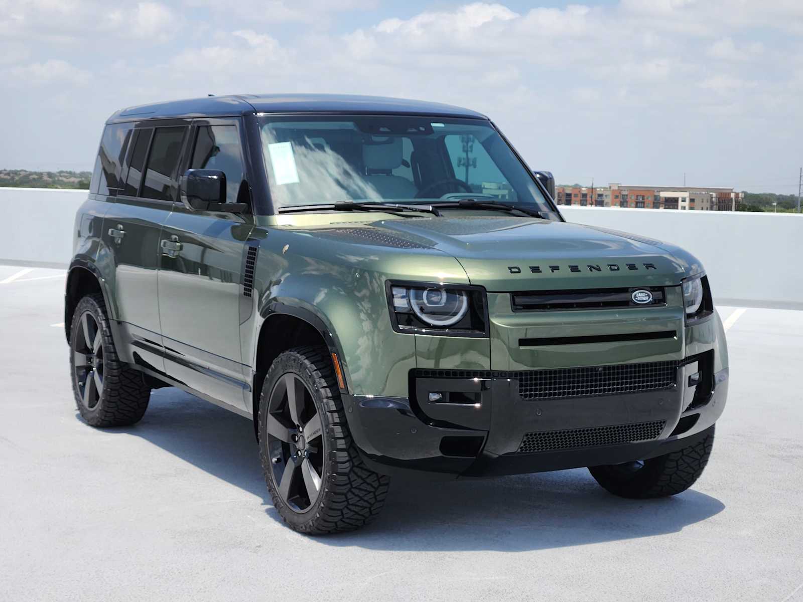 New 2026 WOOLSTONE GREEN Land Rover X-Dynamic SE image 3
