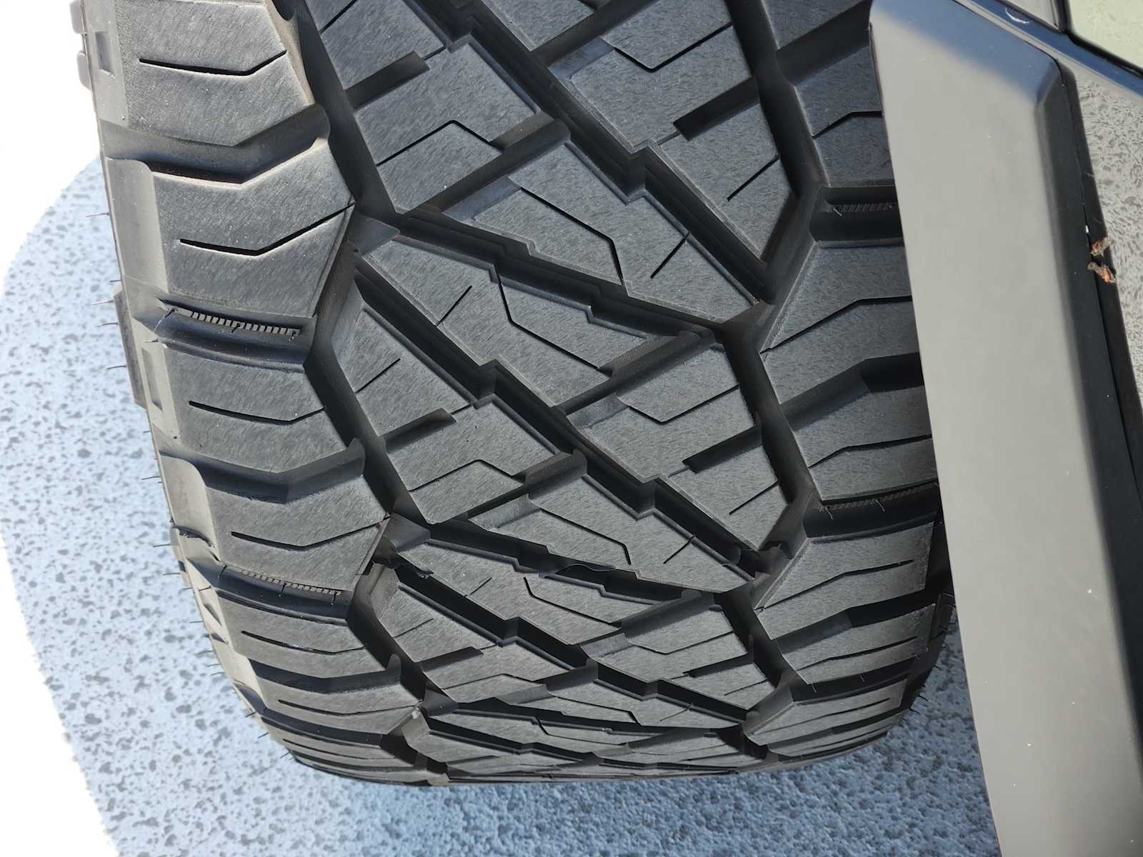 New 2026 WOOLSTONE GREEN Land Rover X-Dynamic SE image 11